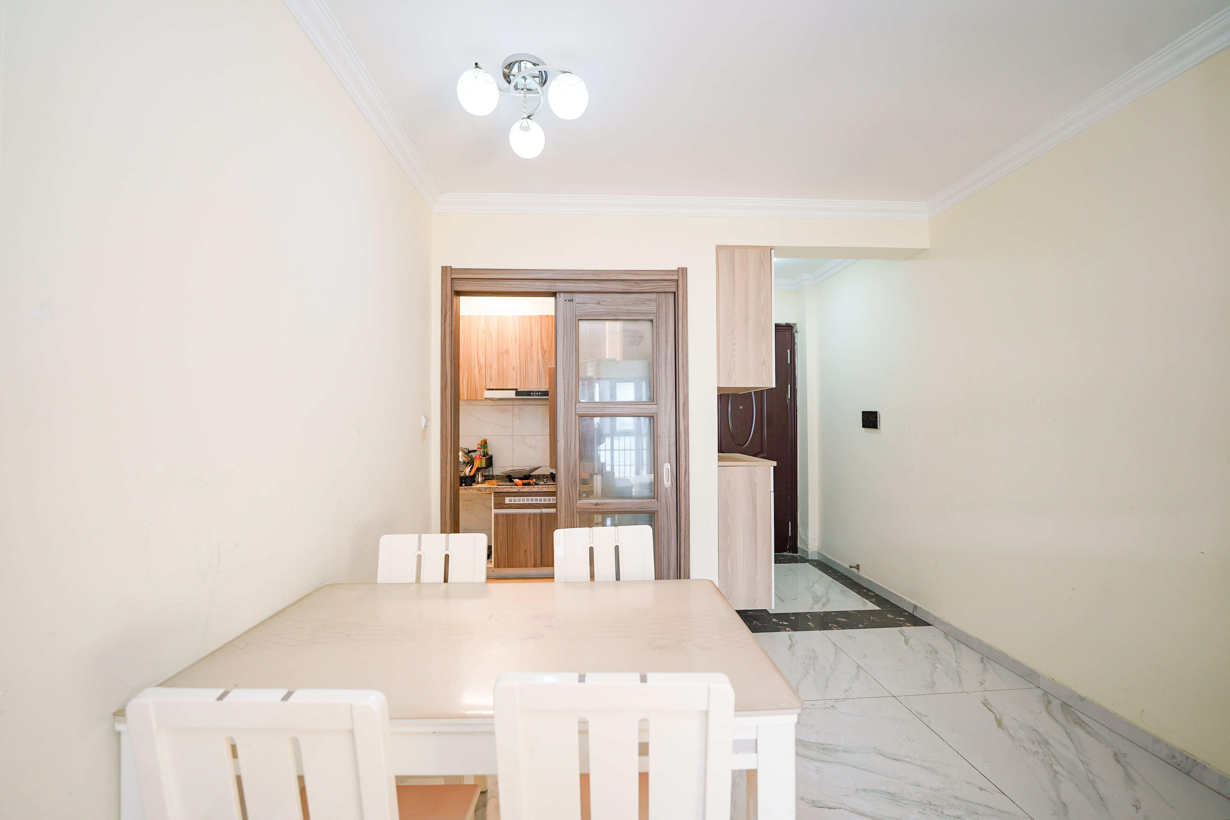 碧桂园公园壹号(凯怡茗苑) 3室2厅1卫 60.88万 碧桂园公园壹号(凯怡茗苑) 3室2厅1卫 60.88万客厅