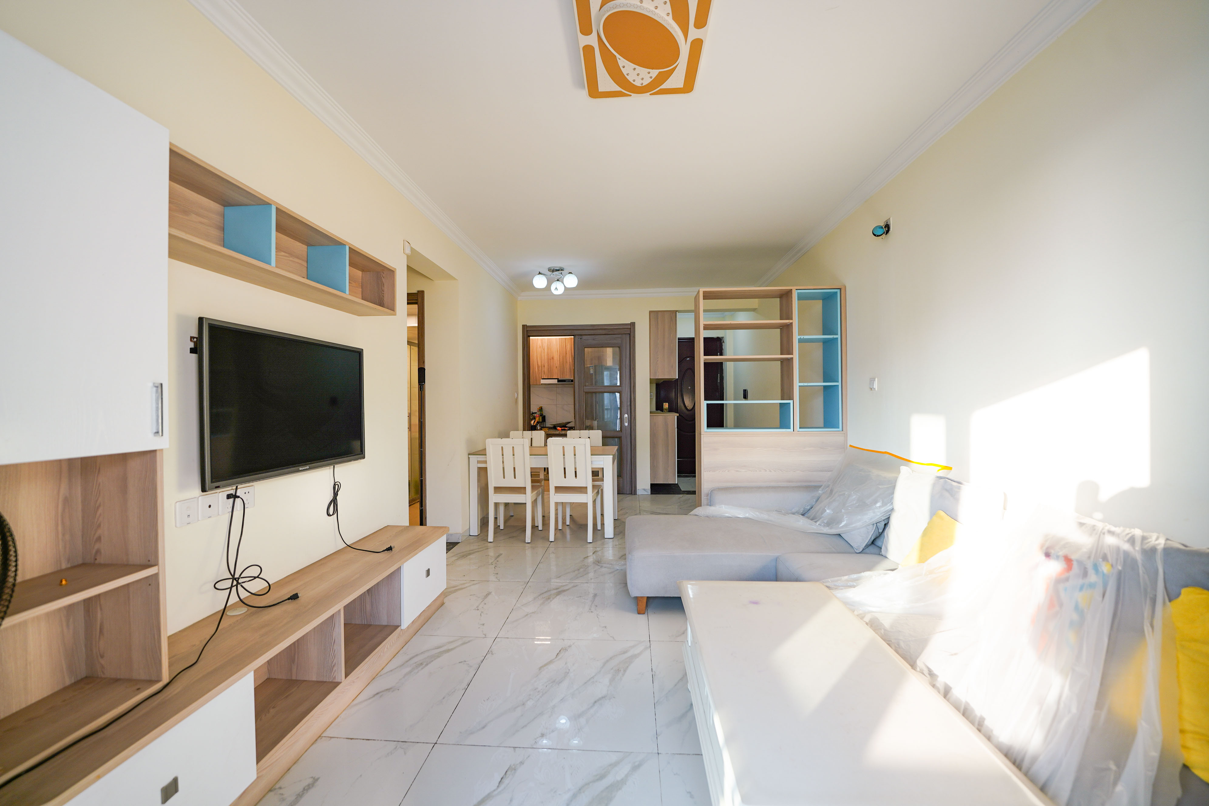 碧桂园公园壹号(凯怡茗苑) 3室2厅1卫 60.88万 碧桂园公园壹号(凯怡茗苑) 3室2厅1卫 60.88万客厅