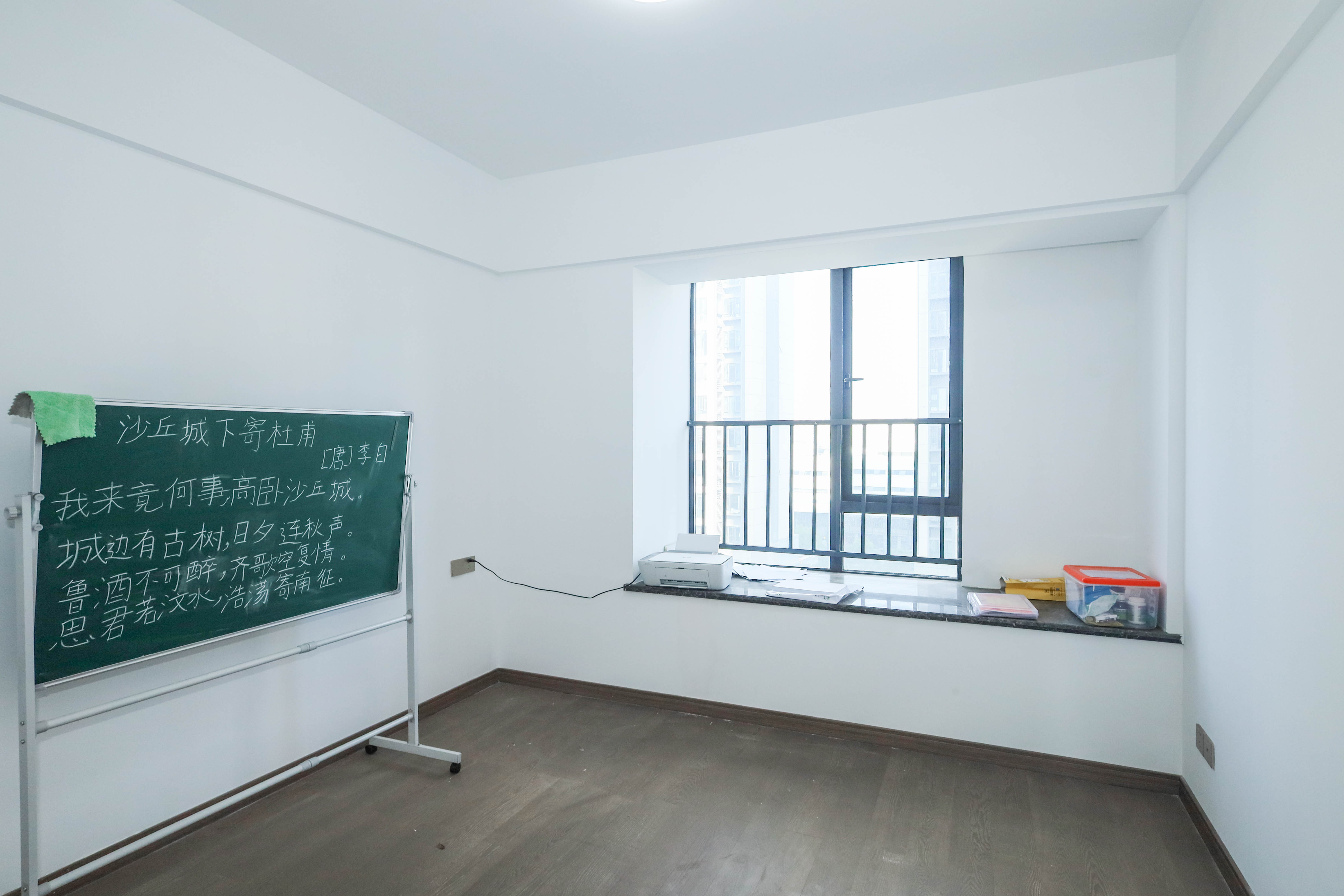 梅溪枫林  4室2厅2卫   165.00万卧室