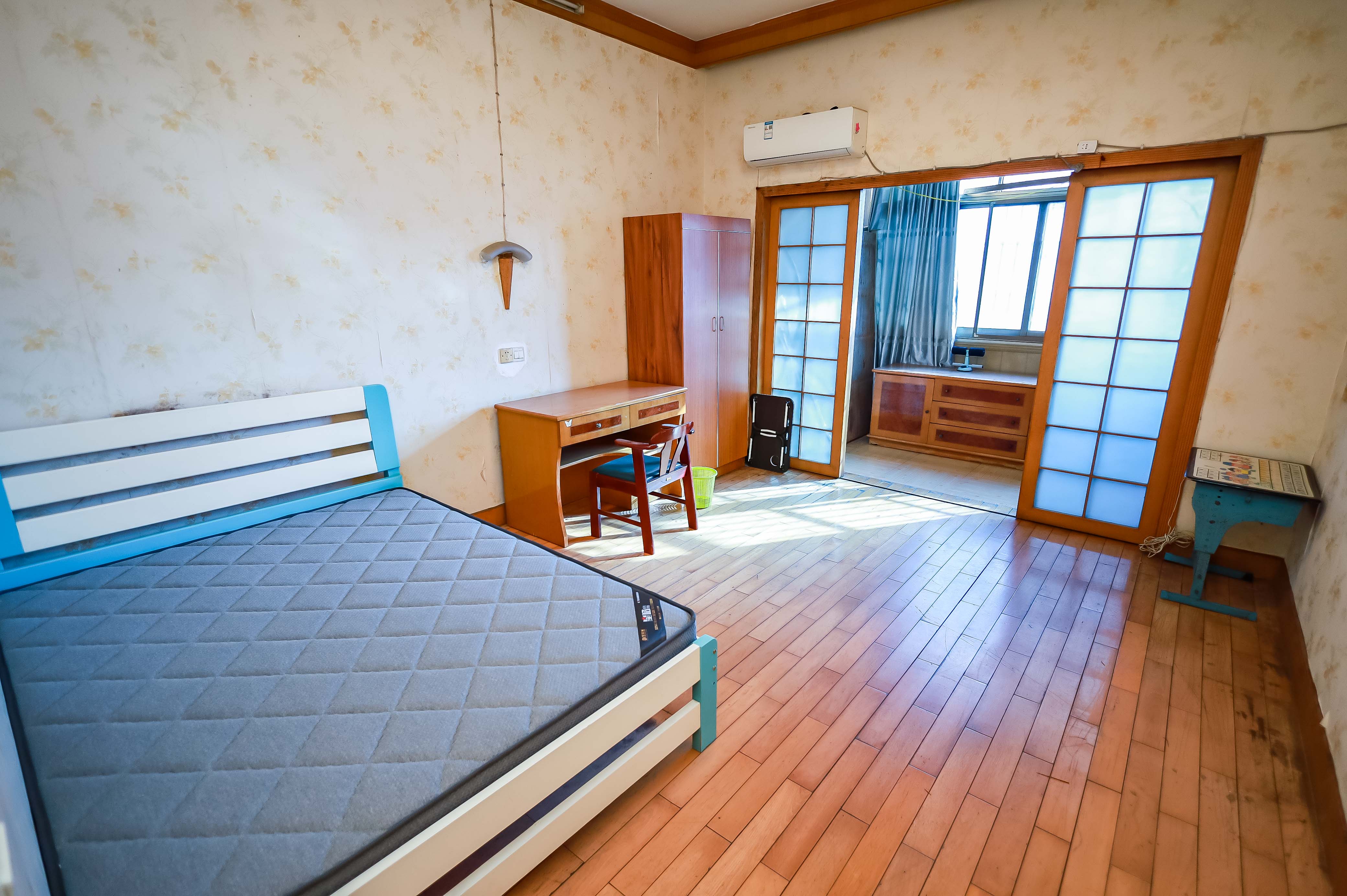 湘华公寓  3室2厅2卫   65.00万卧室