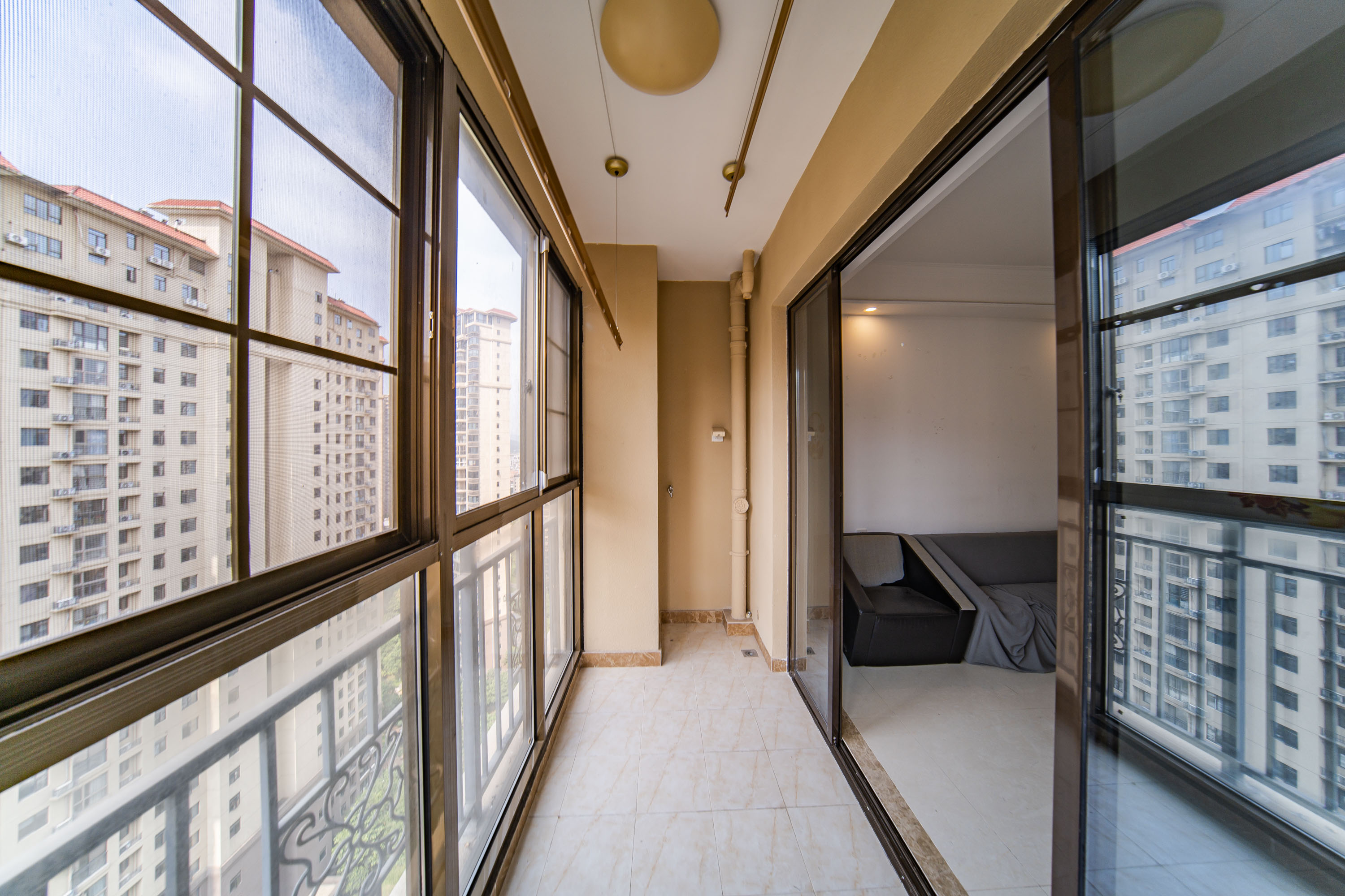 江山帝景哈佛 3室2厅2卫 105.0万 江山帝景哈佛 3室2厅2卫 105.0万阳台