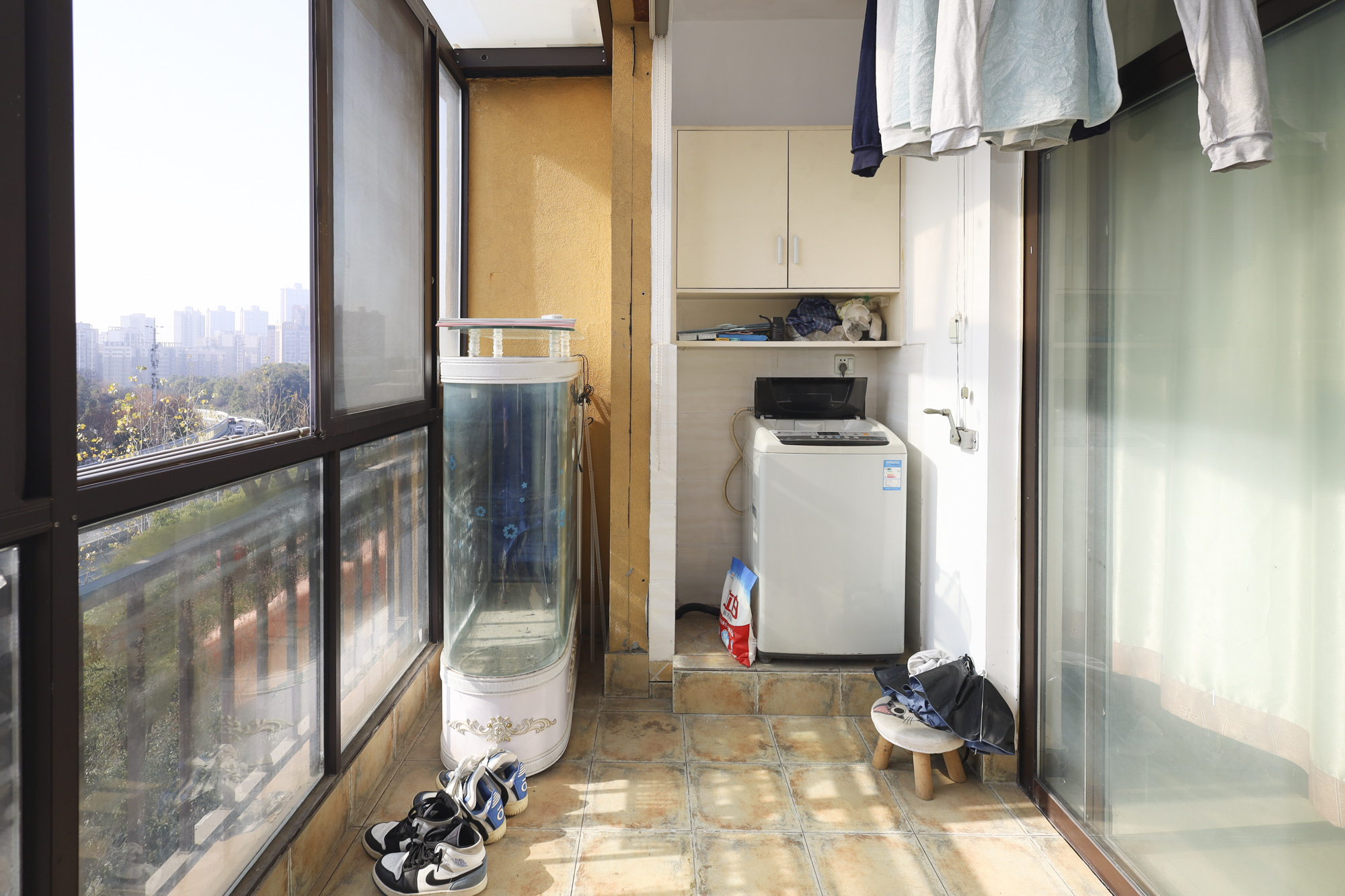 幸福考拉  3室2厅2卫   96.00万阳台