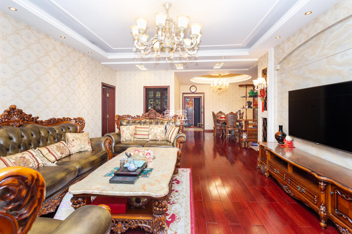 名家翡翠花园  3室2厅2卫    125.0万 名家翡翠花园  3室2厅2卫    125.0万客厅