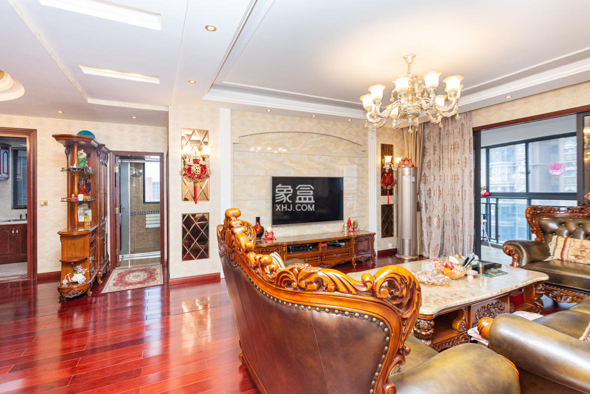 名家翡翠花园  3室2厅2卫    125.0万 名家翡翠花园  3室2厅2卫    125.0万客厅