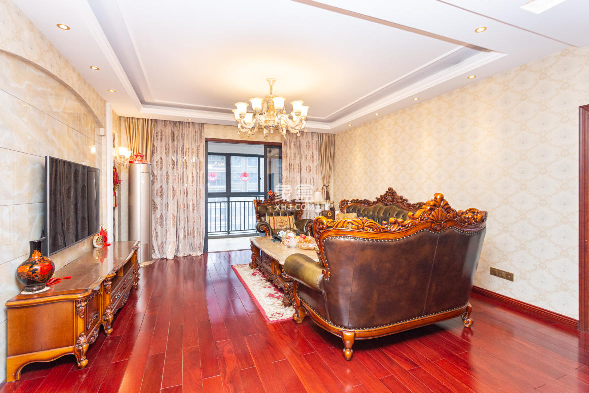 名家翡翠花园  3室2厅2卫    125.0万 名家翡翠花园  3室2厅2卫    125.0万客厅