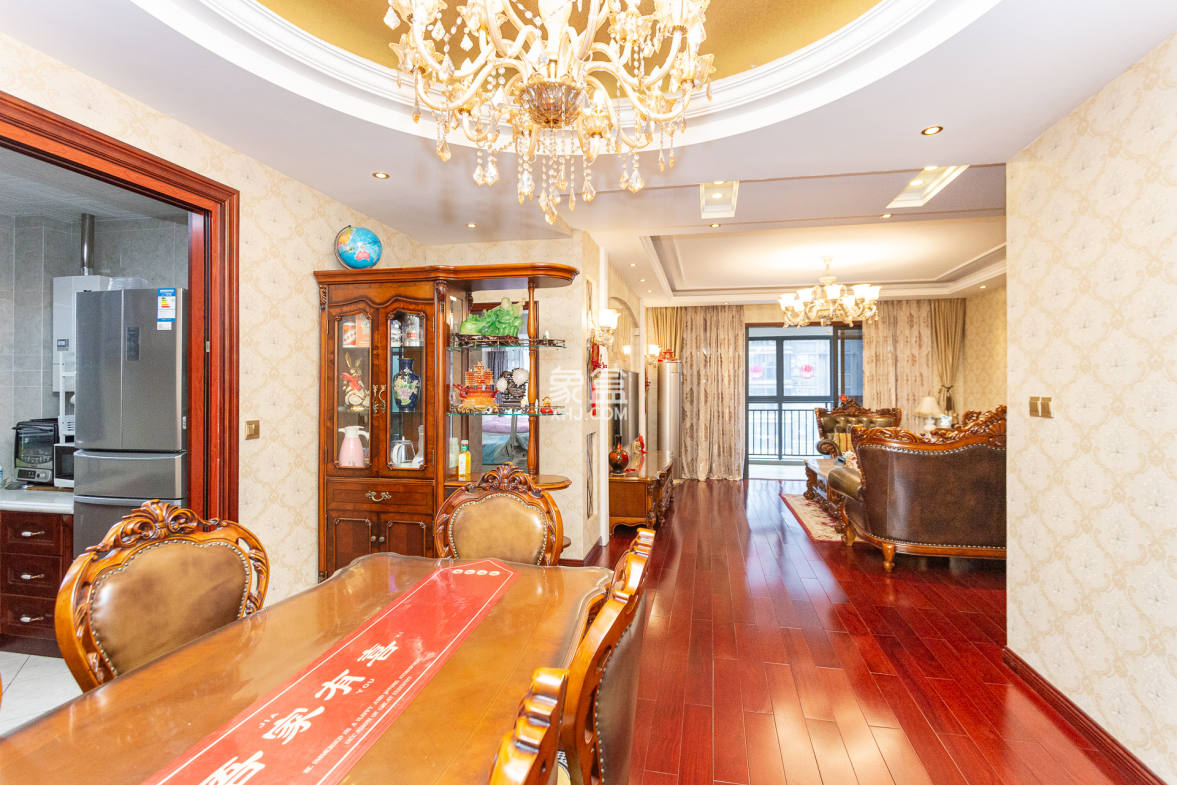 名家翡翠花园  3室2厅2卫    125.0万 名家翡翠花园  3室2厅2卫    125.0万客厅