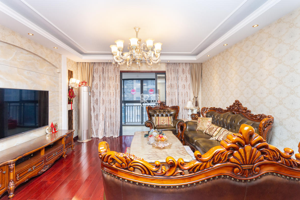 名家翡翠花园  3室2厅2卫    125.0万 名家翡翠花园  3室2厅2卫    125.0万客厅