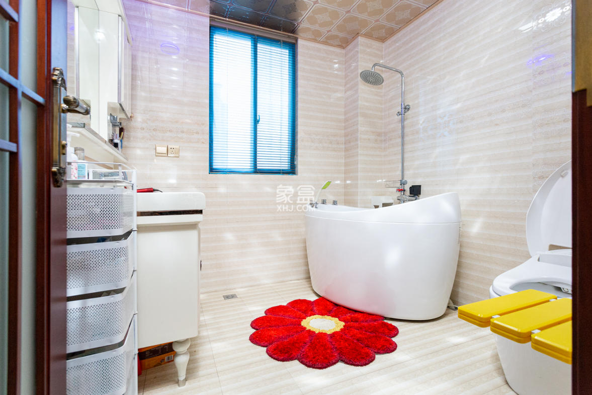 名家翡翠花园  3室2厅2卫    125.0万 名家翡翠花园  3室2厅2卫    125.0万卫生间