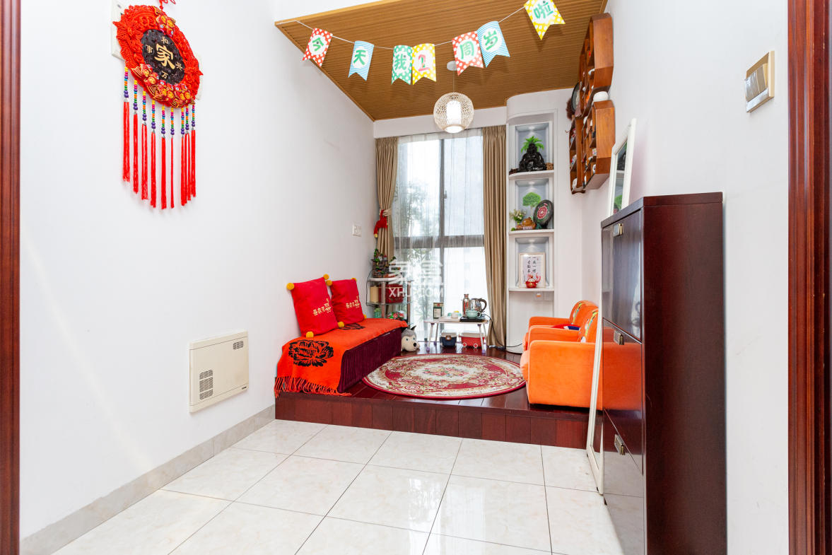 名家翡翠花园  3室2厅2卫    125.0万 名家翡翠花园  3室2厅2卫    125.0万卧室