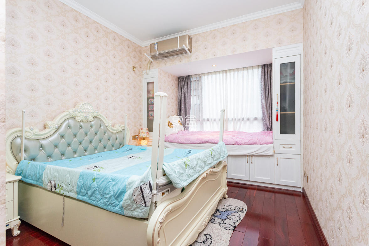 名家翡翠花园  3室2厅2卫    125.0万 名家翡翠花园  3室2厅2卫    125.0万卧室