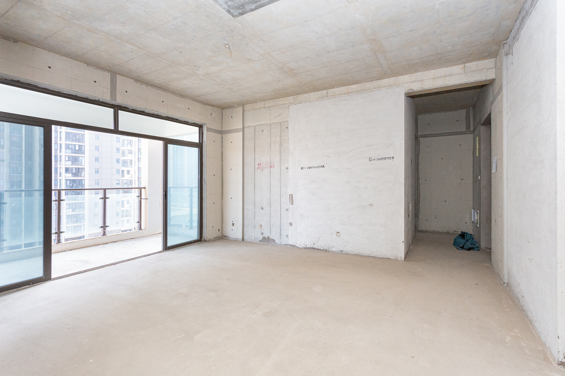 润和湘江天地AB区 4室2厅2卫 185.0万 润和湘江天地AB区 4室2厅2卫 185.0万客厅