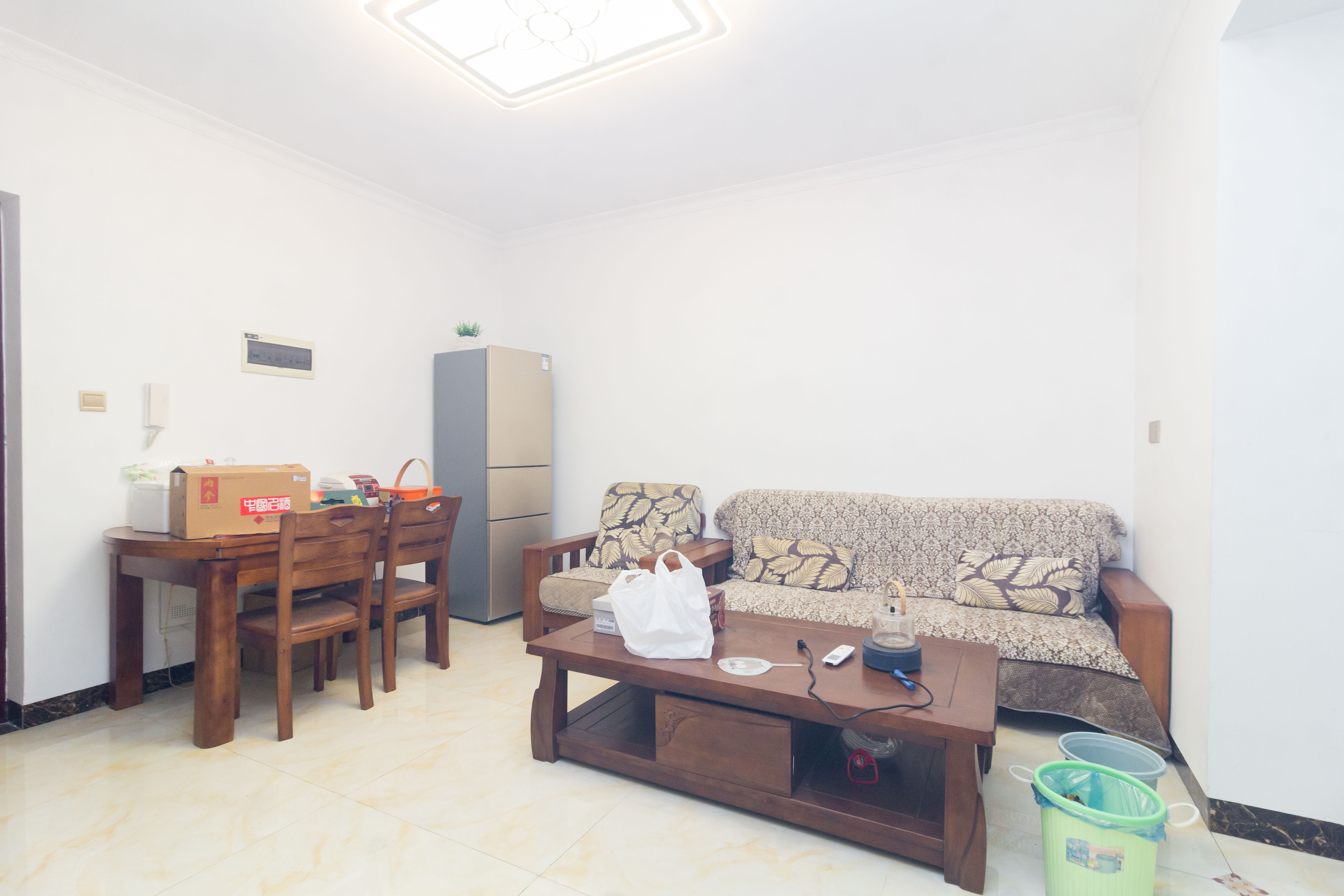 东方美地 2室2厅1卫 48.8万 东方美地 2室2厅1卫 48.8万客厅