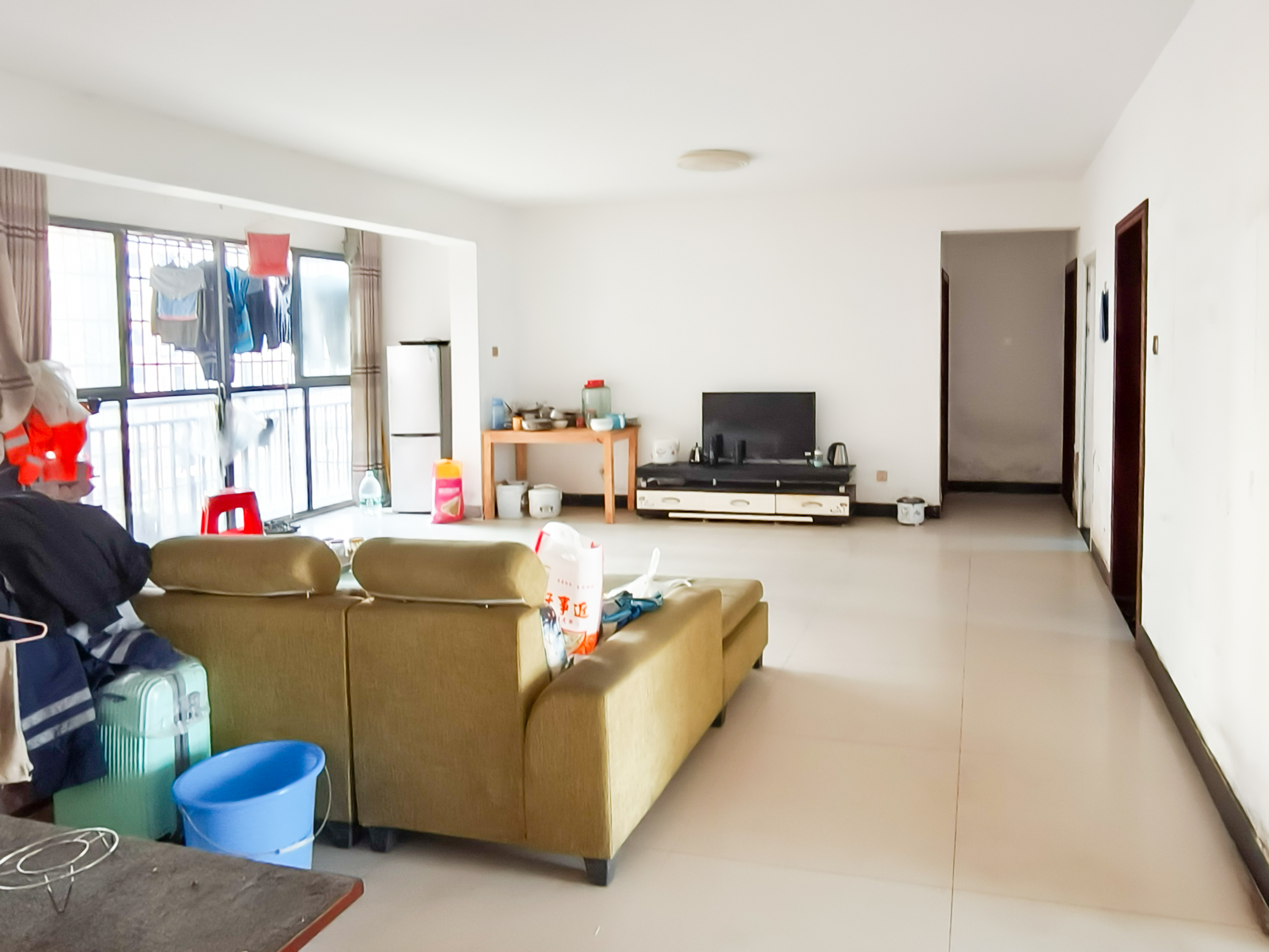 盛地领航城  4室2厅2卫    70.0万 盛地领航城  4室2厅2卫    70.0万客厅