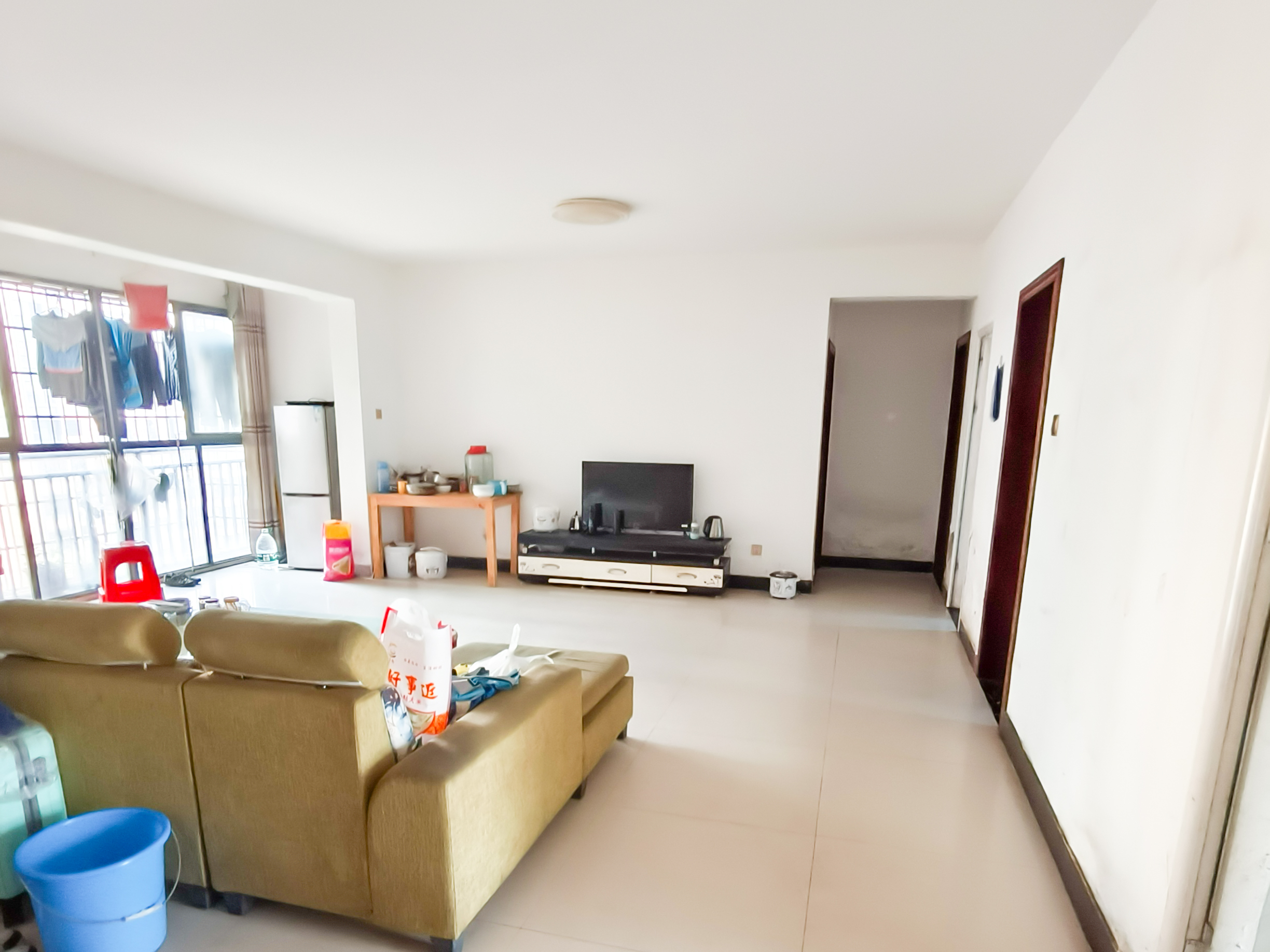 盛地领航城  4室2厅2卫    70.0万 盛地领航城  4室2厅2卫    70.0万客厅