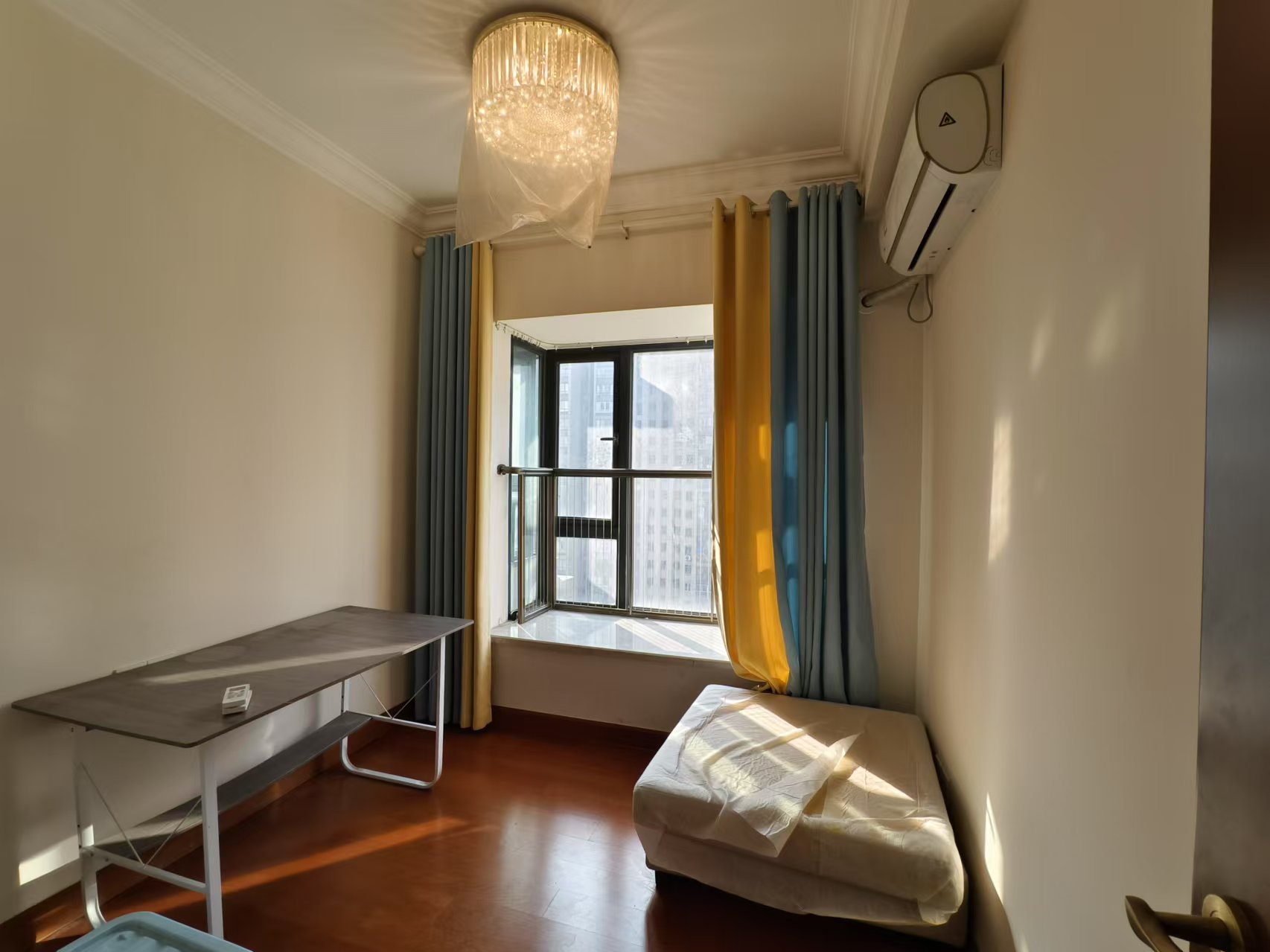 恒大华府  3室2厅1卫    76.0万 恒大华府  3室2厅1卫    76.0万室内图