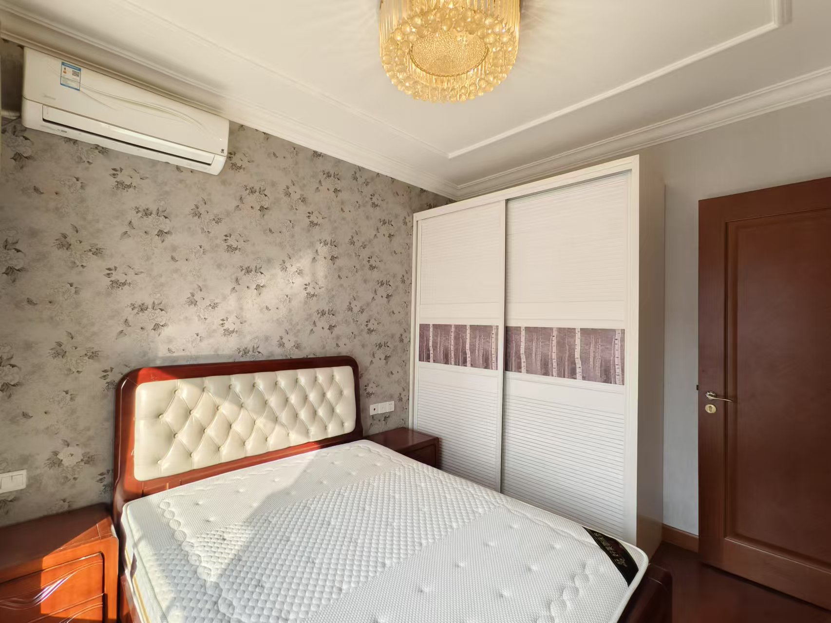 恒大华府  3室2厅1卫    76.0万 恒大华府  3室2厅1卫    76.0万室内图