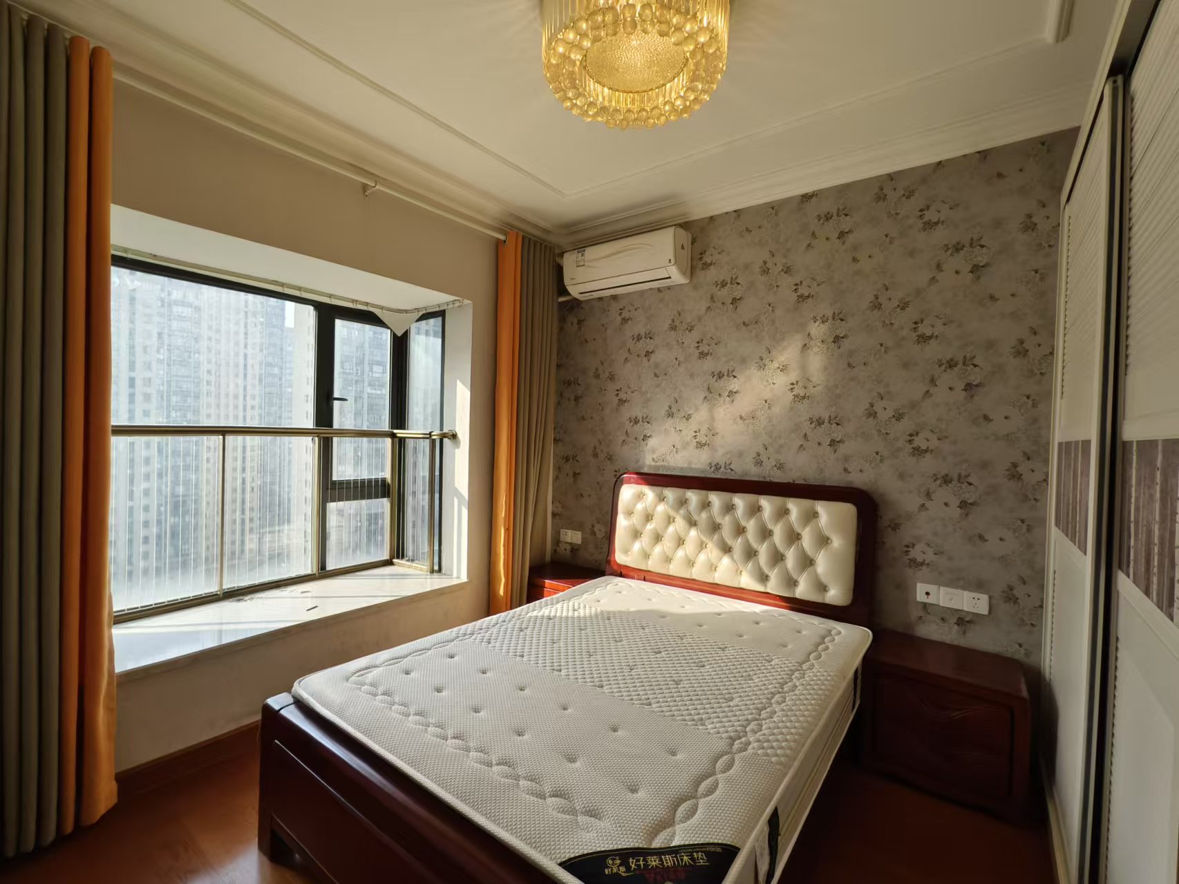 恒大华府  3室2厅1卫    76.0万 恒大华府  3室2厅1卫    76.0万室内图