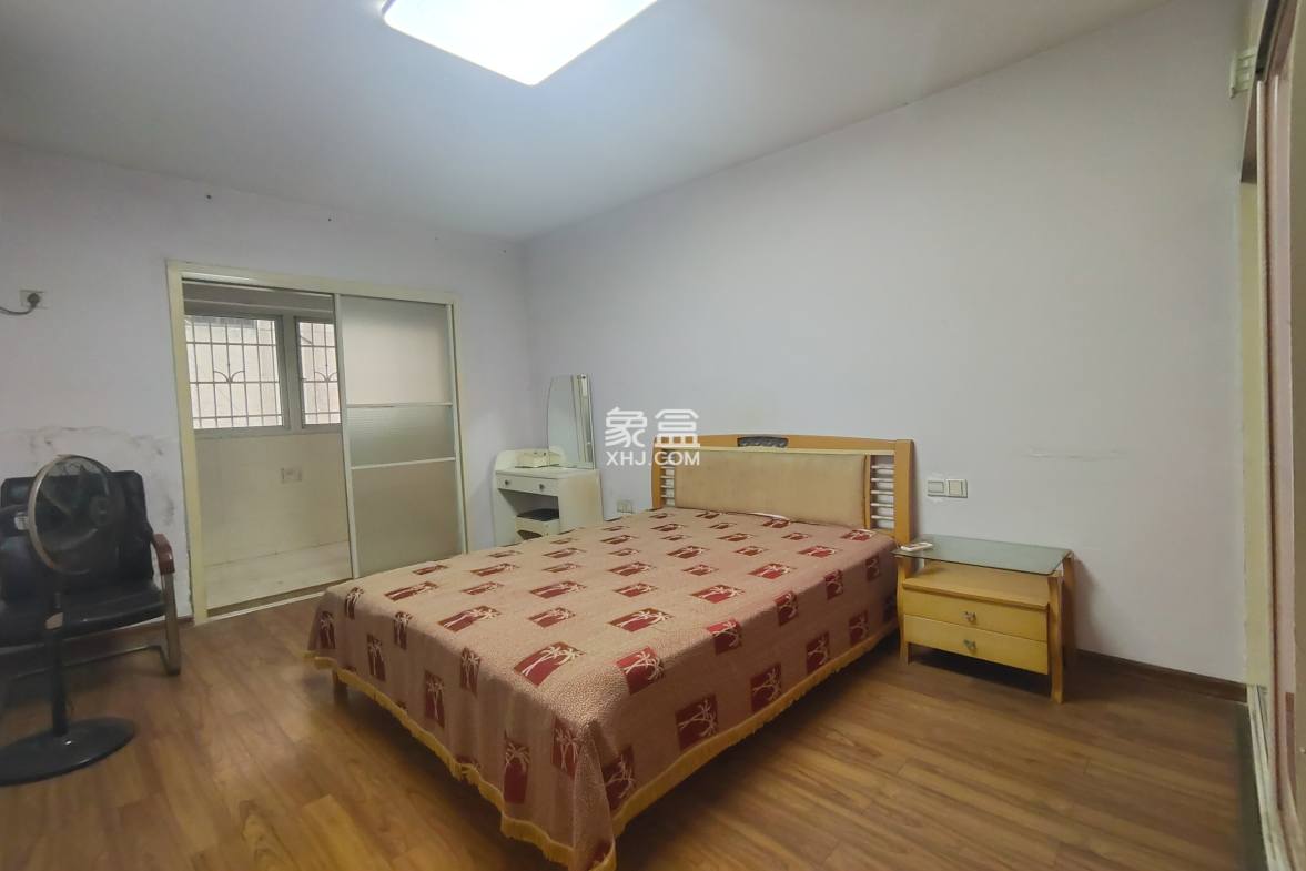 天泰喜梅小区  4室2厅2卫    52.8万 天泰喜梅小区  4室2厅2卫    52.8万室内图