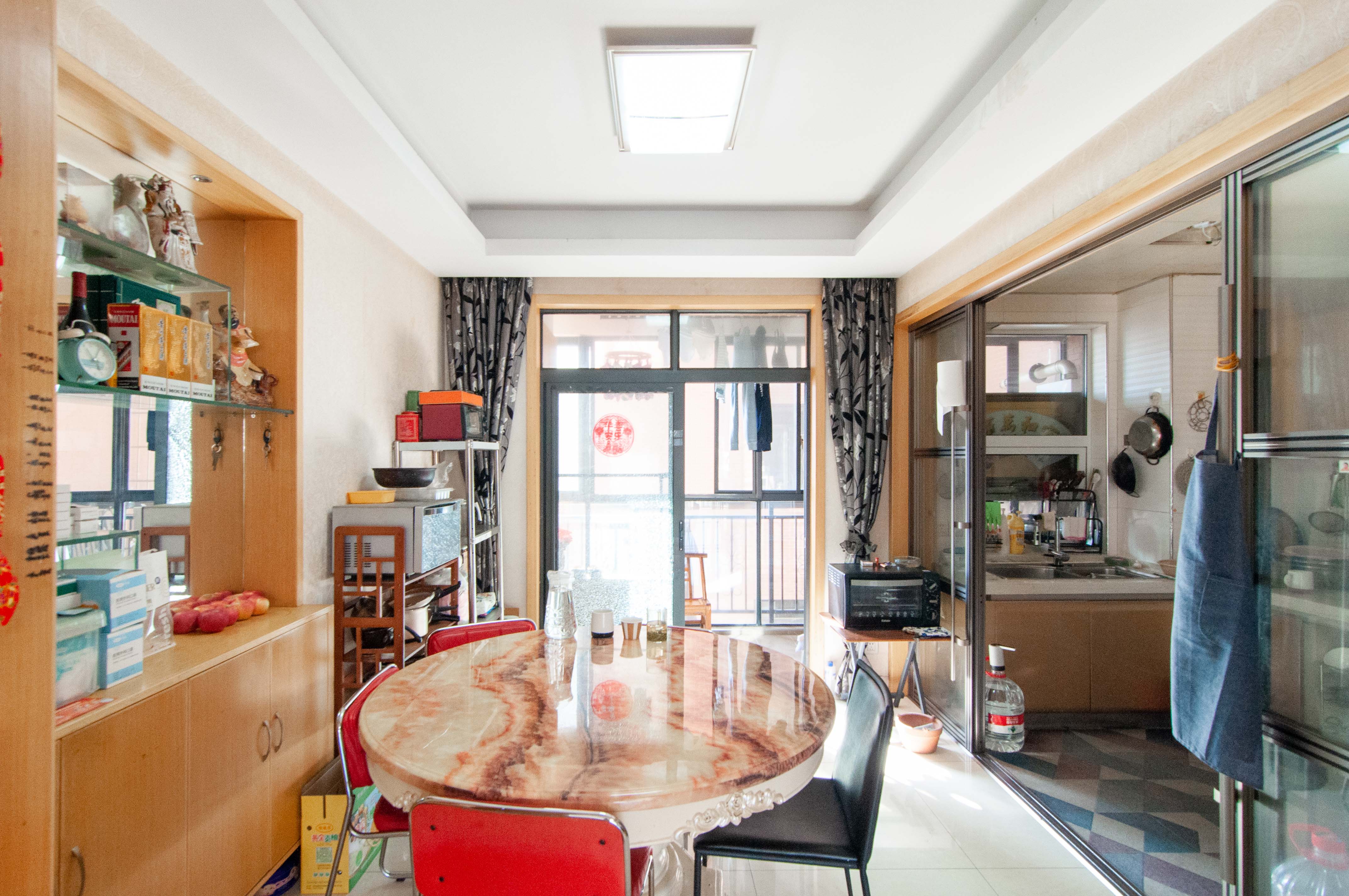 西点公园里  3室2厅2卫   188.00万其他