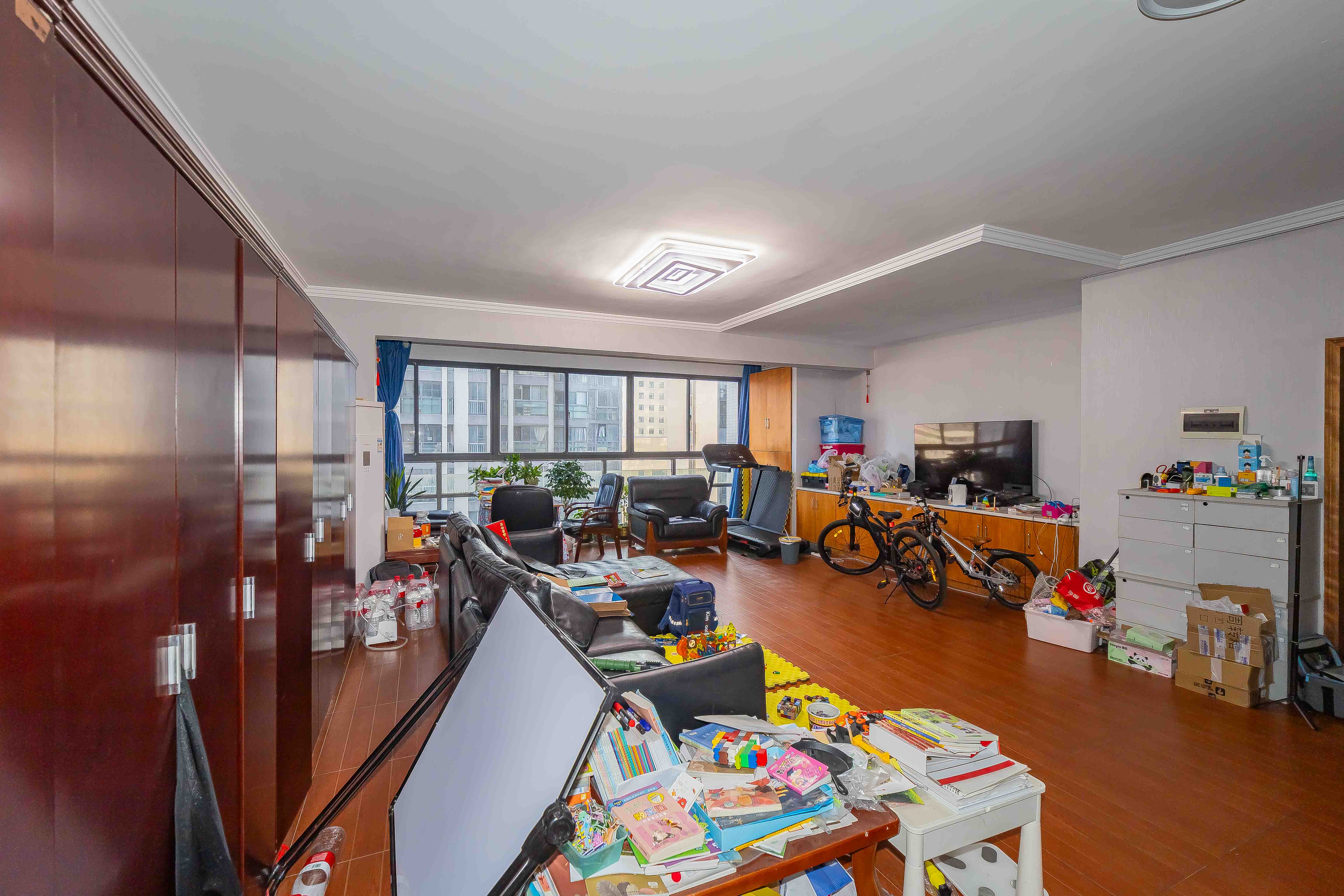 建鸿达华都(华都小户型及大华写字楼)  4室2厅2卫    248.0万 建鸿达华都(华都小户型及大华写字楼)  4室2厅2卫    248.0万客厅