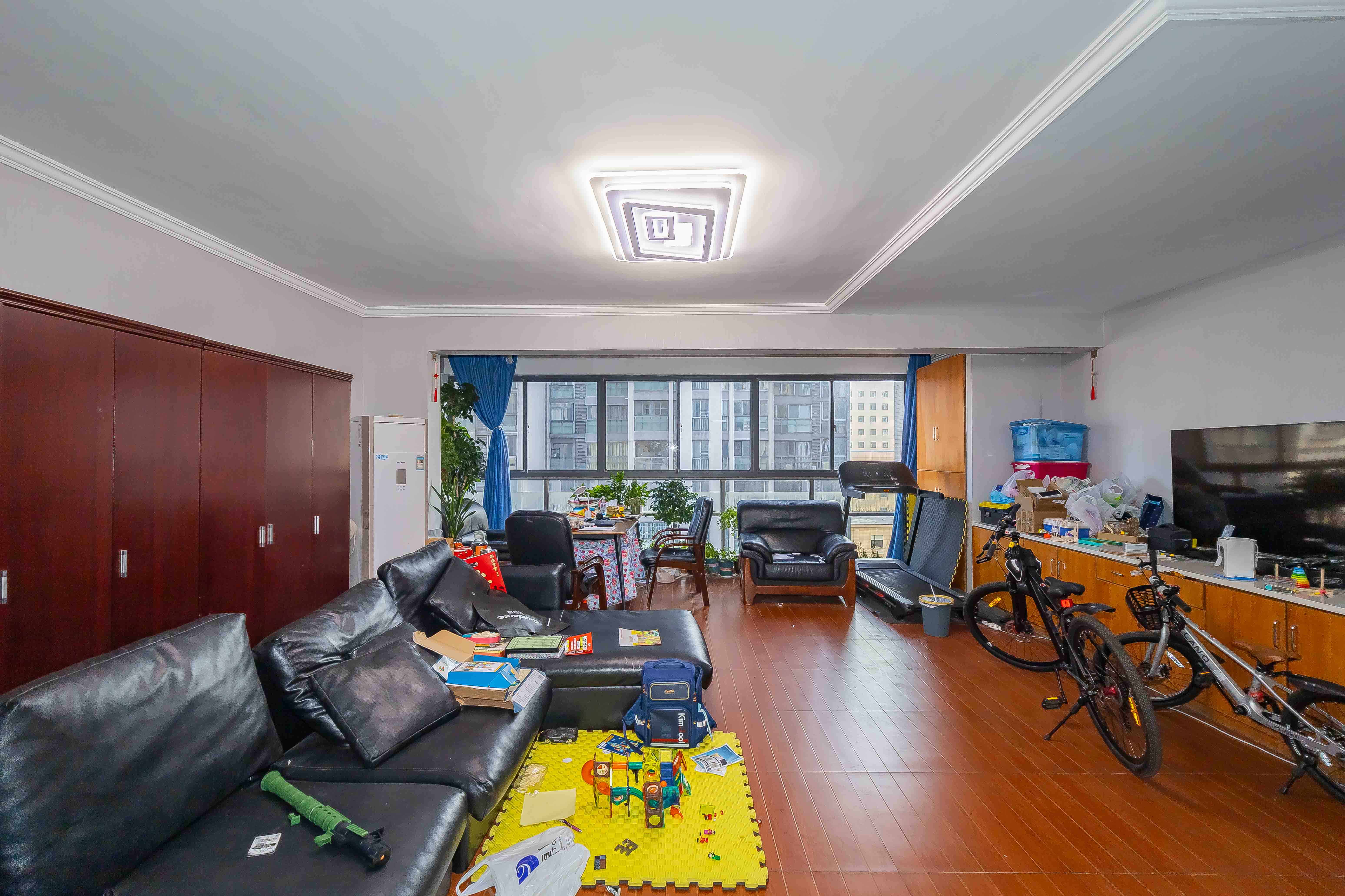 建鸿达华都(华都小户型及大华写字楼)  4室2厅2卫    248.0万 建鸿达华都(华都小户型及大华写字楼)  4室2厅2卫    248.0万客厅