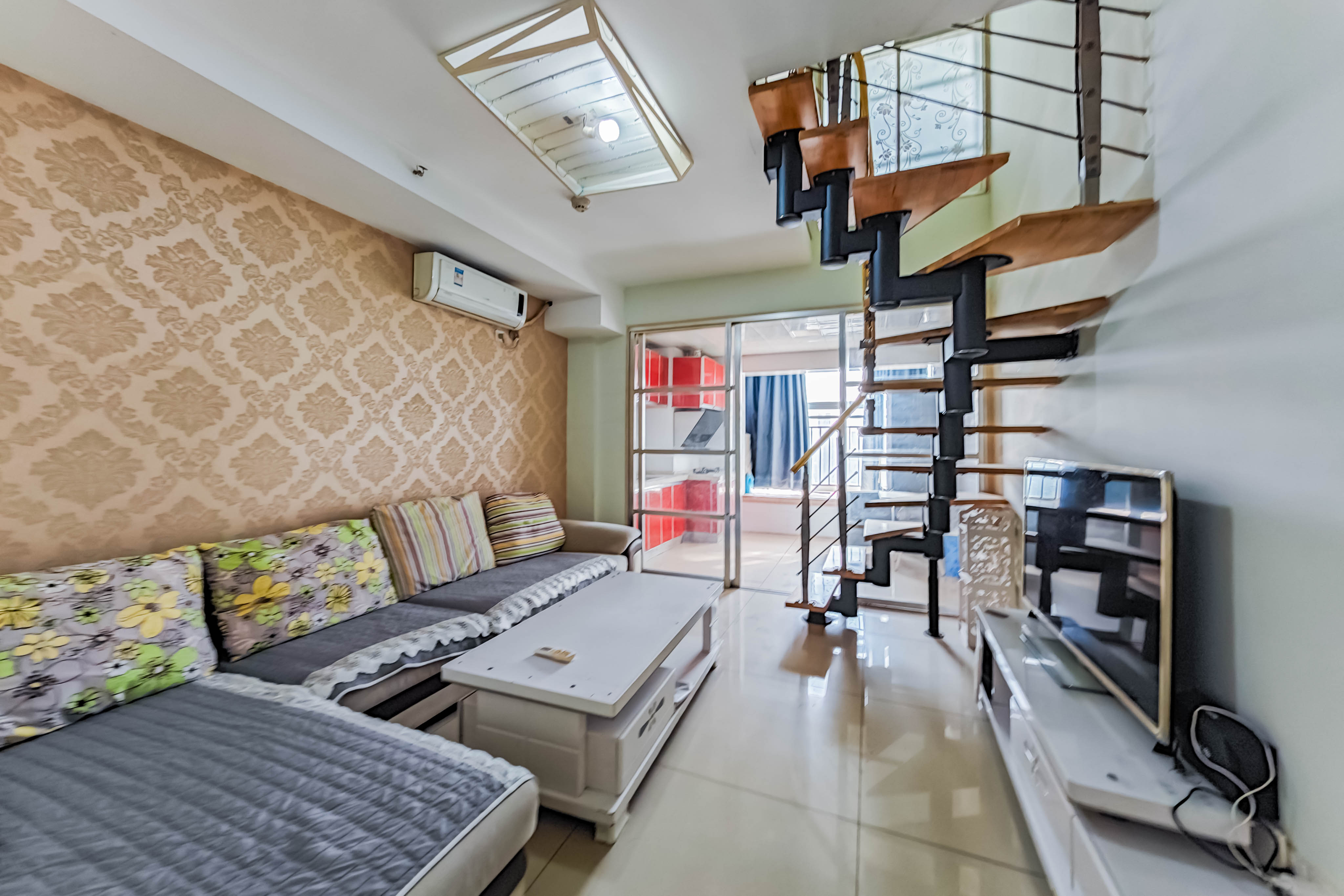 金色loft（鑫秋大厦）  2室1厅1卫   50.00万客厅