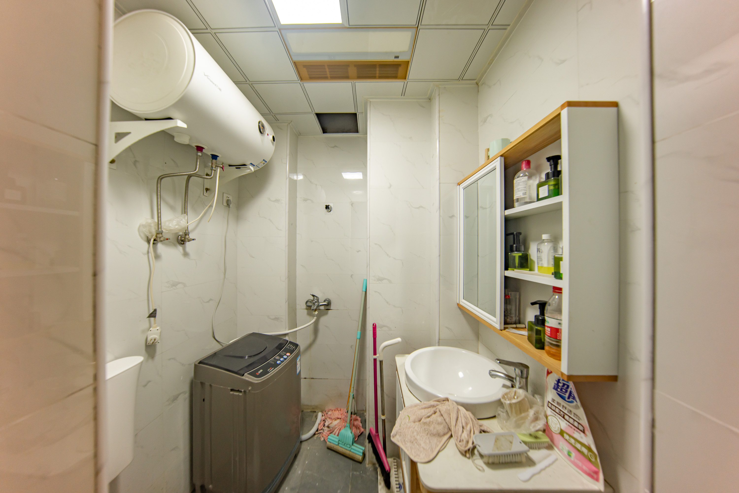 洋湖时代 1室1厅1卫 22.99万 洋湖时代 1室1厅1卫 22.99万卫生间