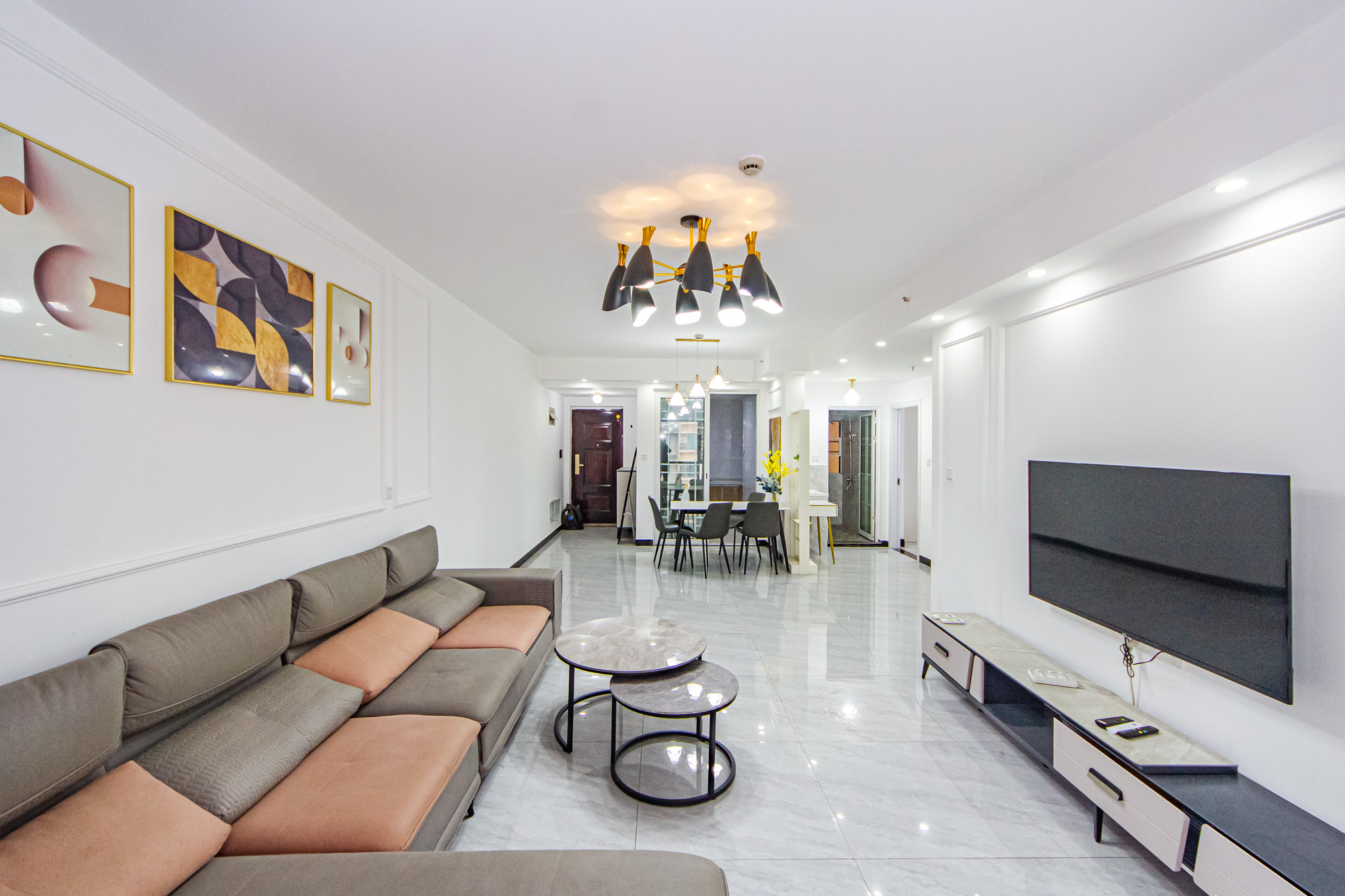 北辰三角洲E7区 3室2厅2卫 175.0万 北辰三角洲E7区 3室2厅2卫 175.0万客厅