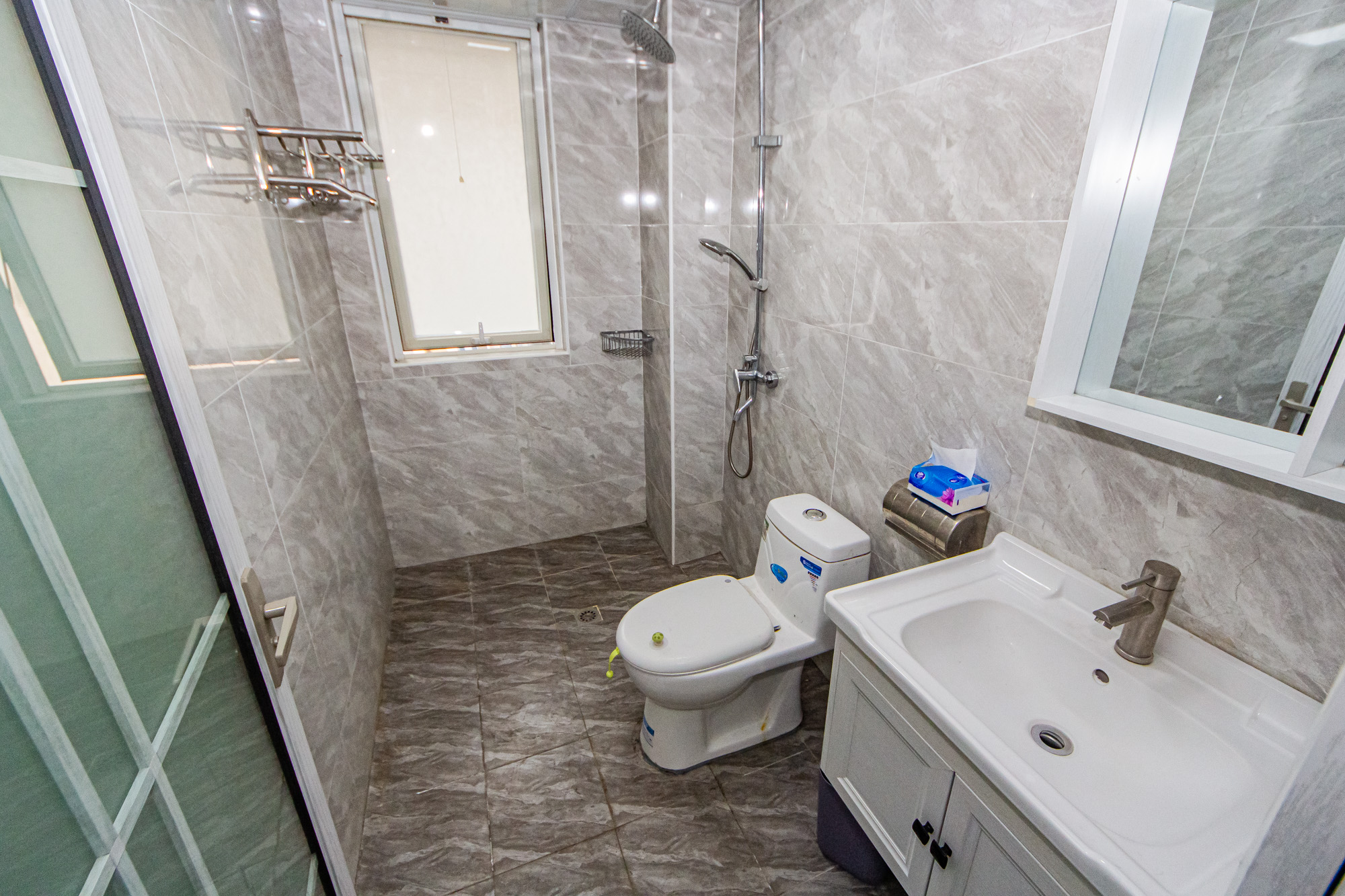 北辰三角洲E7区 3室2厅2卫 175.0万 北辰三角洲E7区 3室2厅2卫 175.0万卫生间