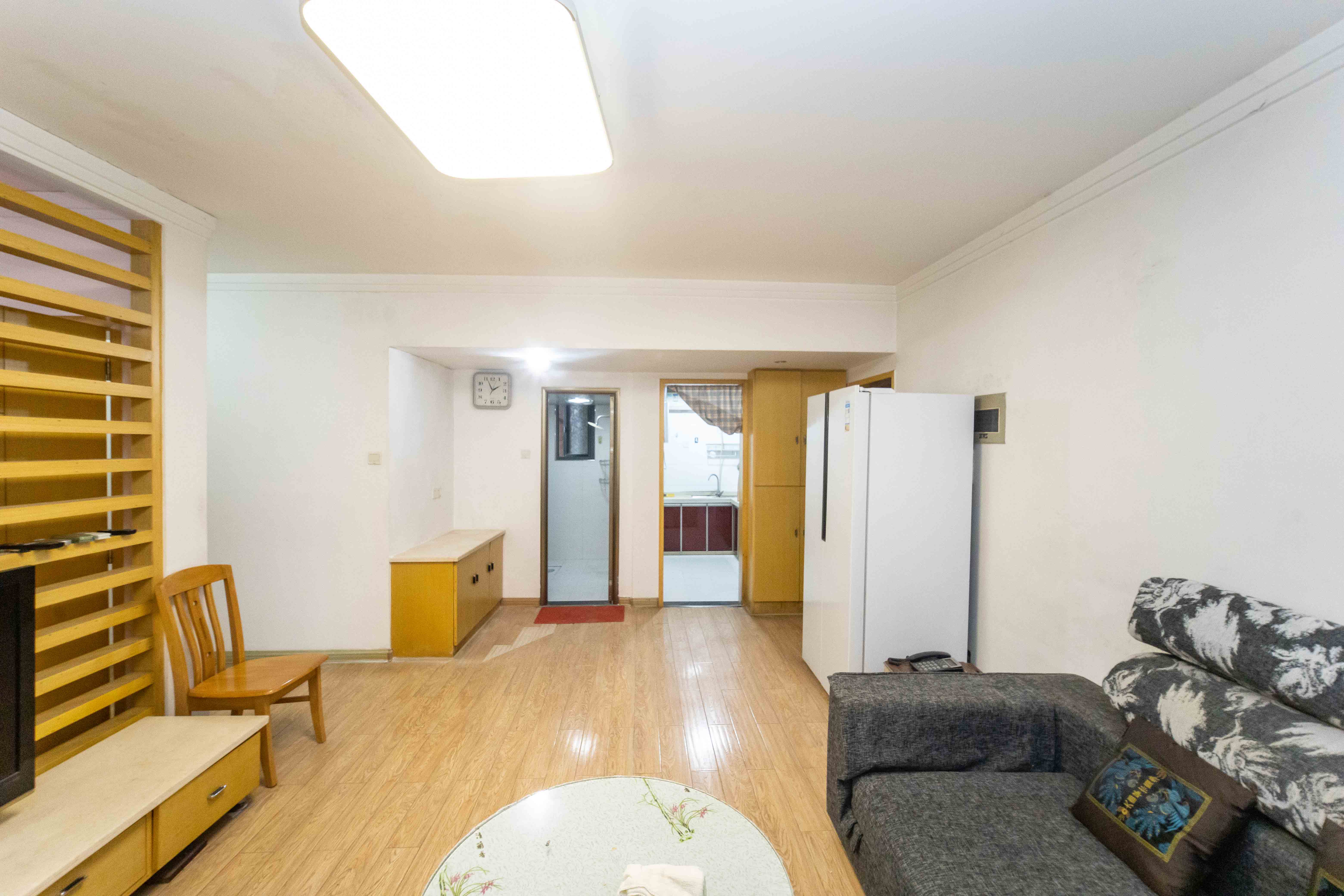 东玺门  2室2厅1卫    62.1万 东玺门  2室2厅1卫    62.1万客厅