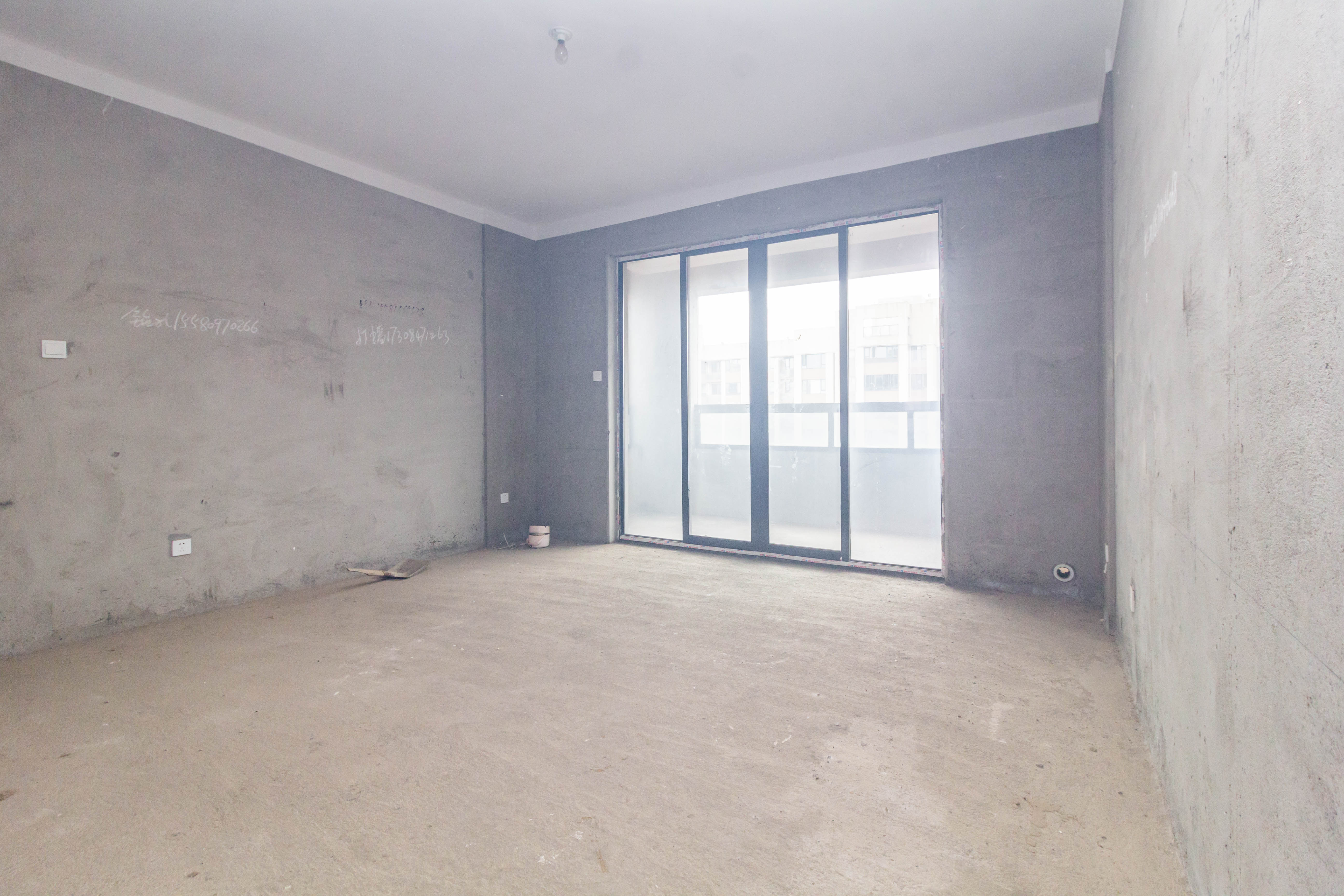 长房东云台 4室2厅2卫 120.0万 长房东云台 4室2厅2卫 120.0万客厅