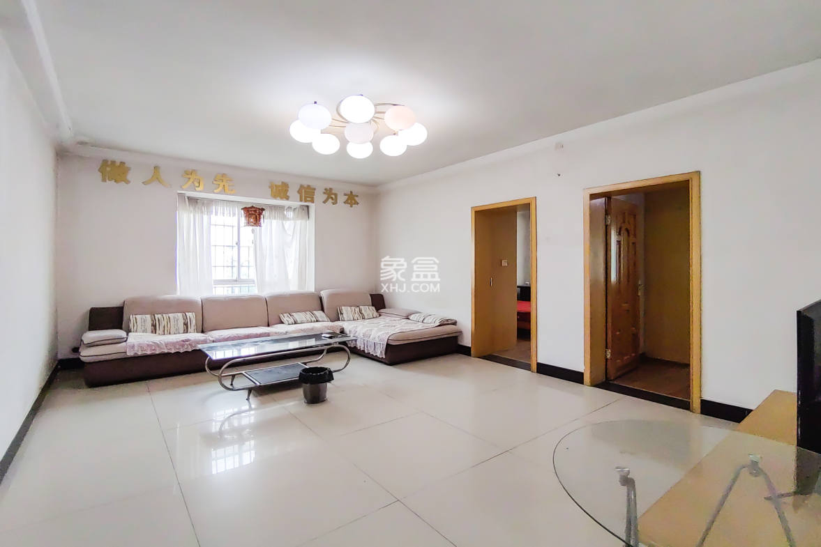 中南汽车世界  3室2厅2卫    39.8万 中南汽车世界  3室2厅2卫    39.8万客厅