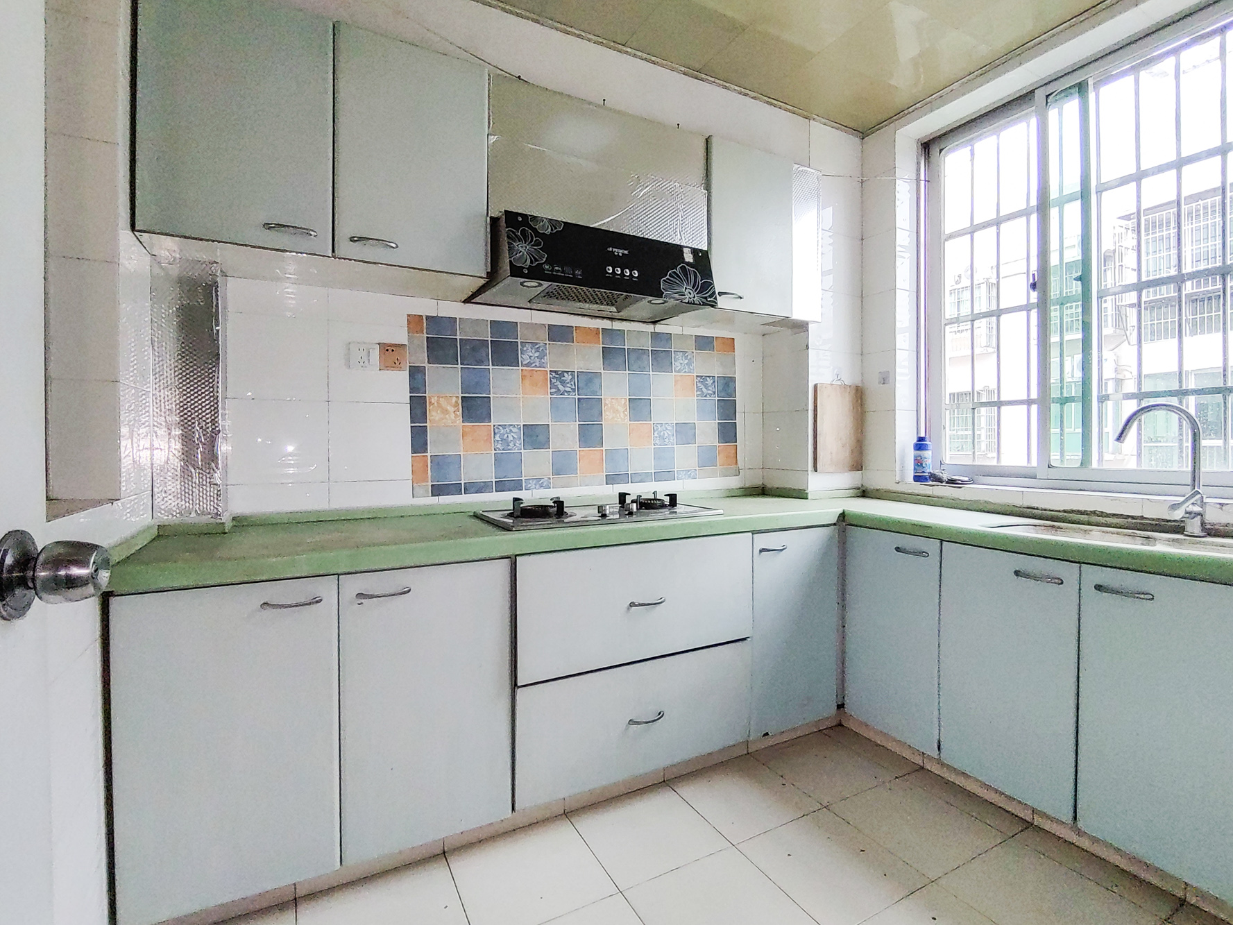 中南汽车世界  3室2厅2卫    39.8万 中南汽车世界  3室2厅2卫    39.8万厨房