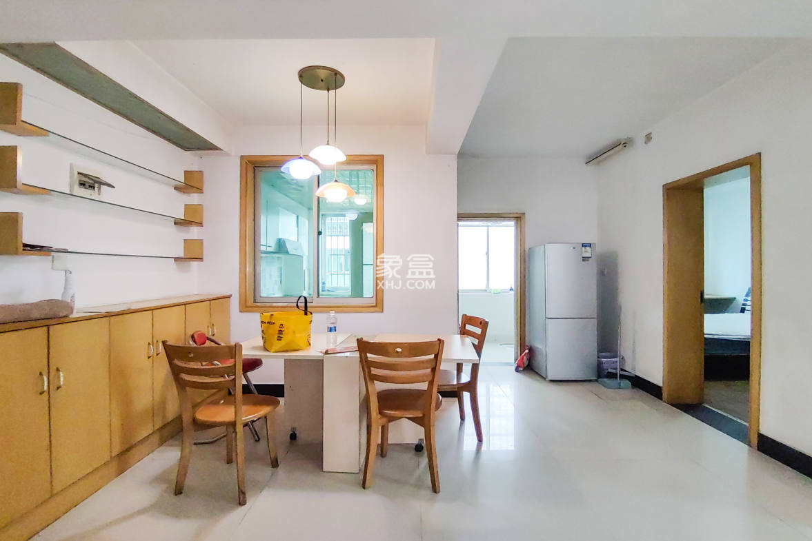 中南汽车世界  3室2厅2卫    39.8万 中南汽车世界  3室2厅2卫    39.8万其他