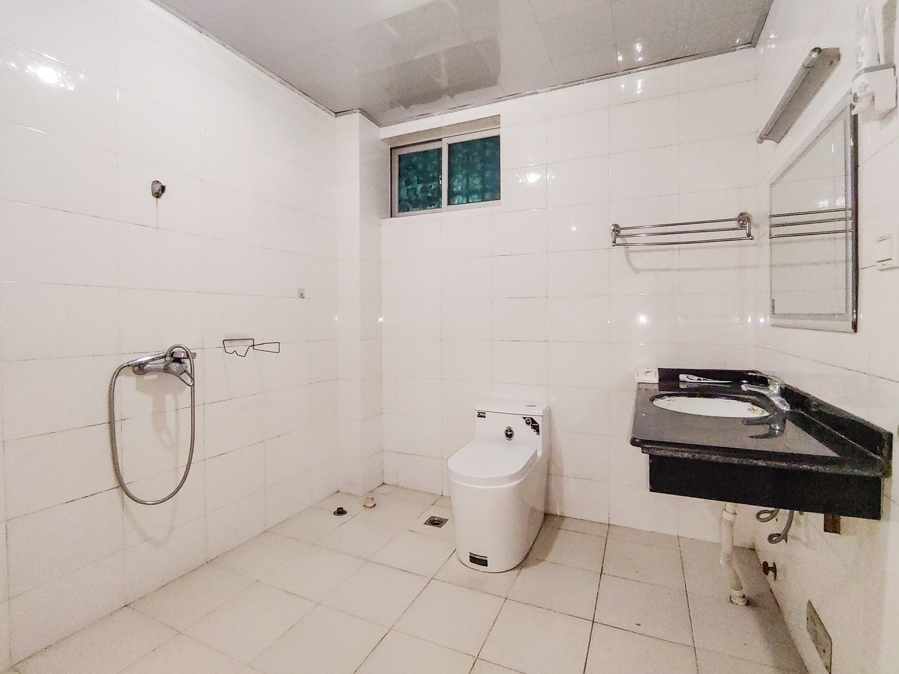 中南汽车世界  3室2厅2卫    39.8万 中南汽车世界  3室2厅2卫    39.8万卫生间