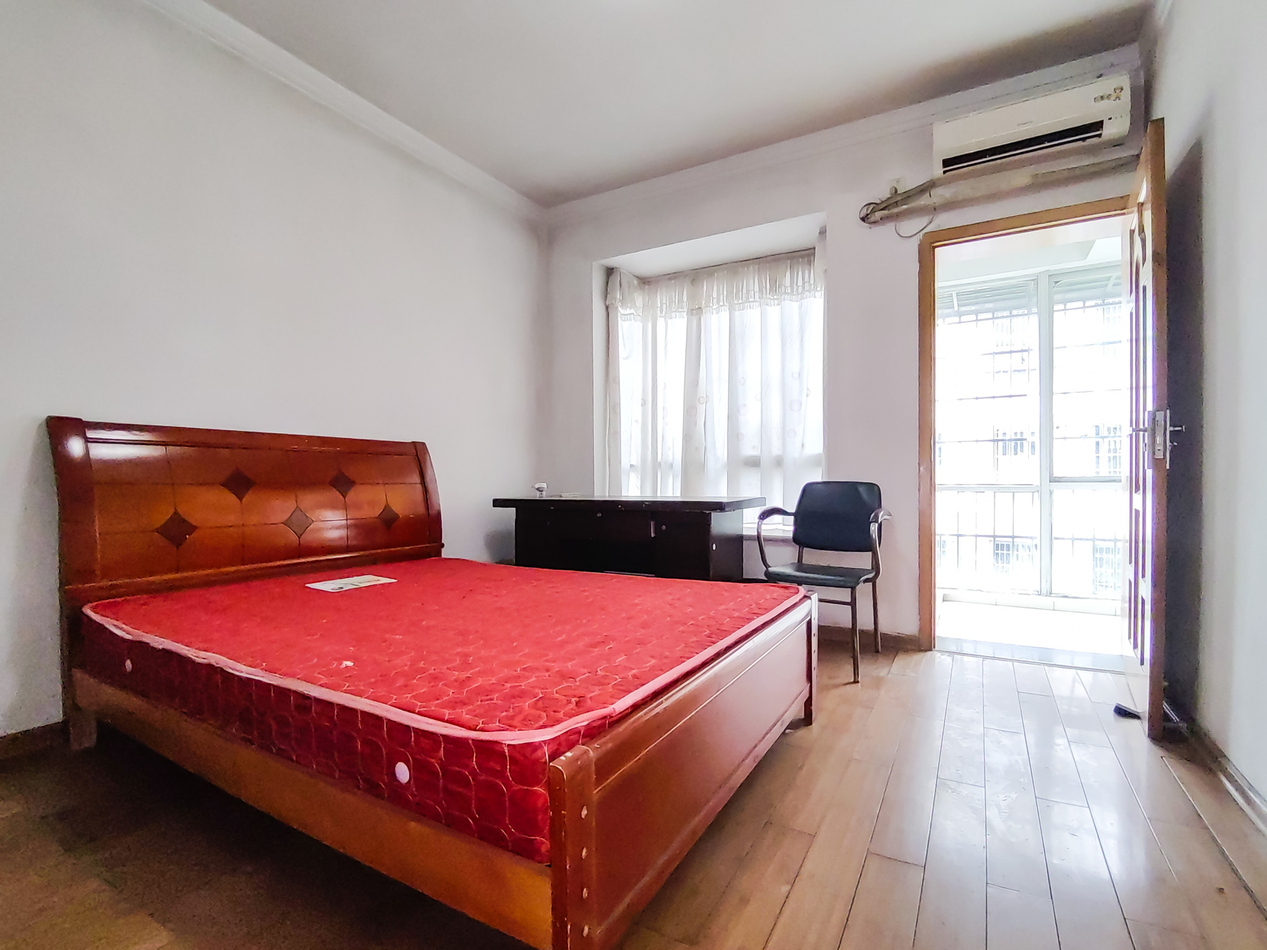 中南汽车世界  3室2厅2卫    39.8万 中南汽车世界  3室2厅2卫    39.8万卧室