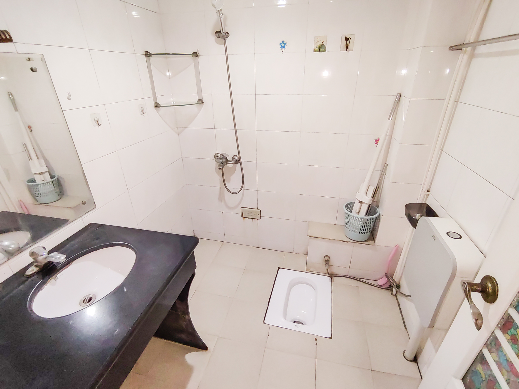 中南汽车世界  2室2厅1卫    28.0万 中南汽车世界  2室2厅1卫    28.0万卫生间