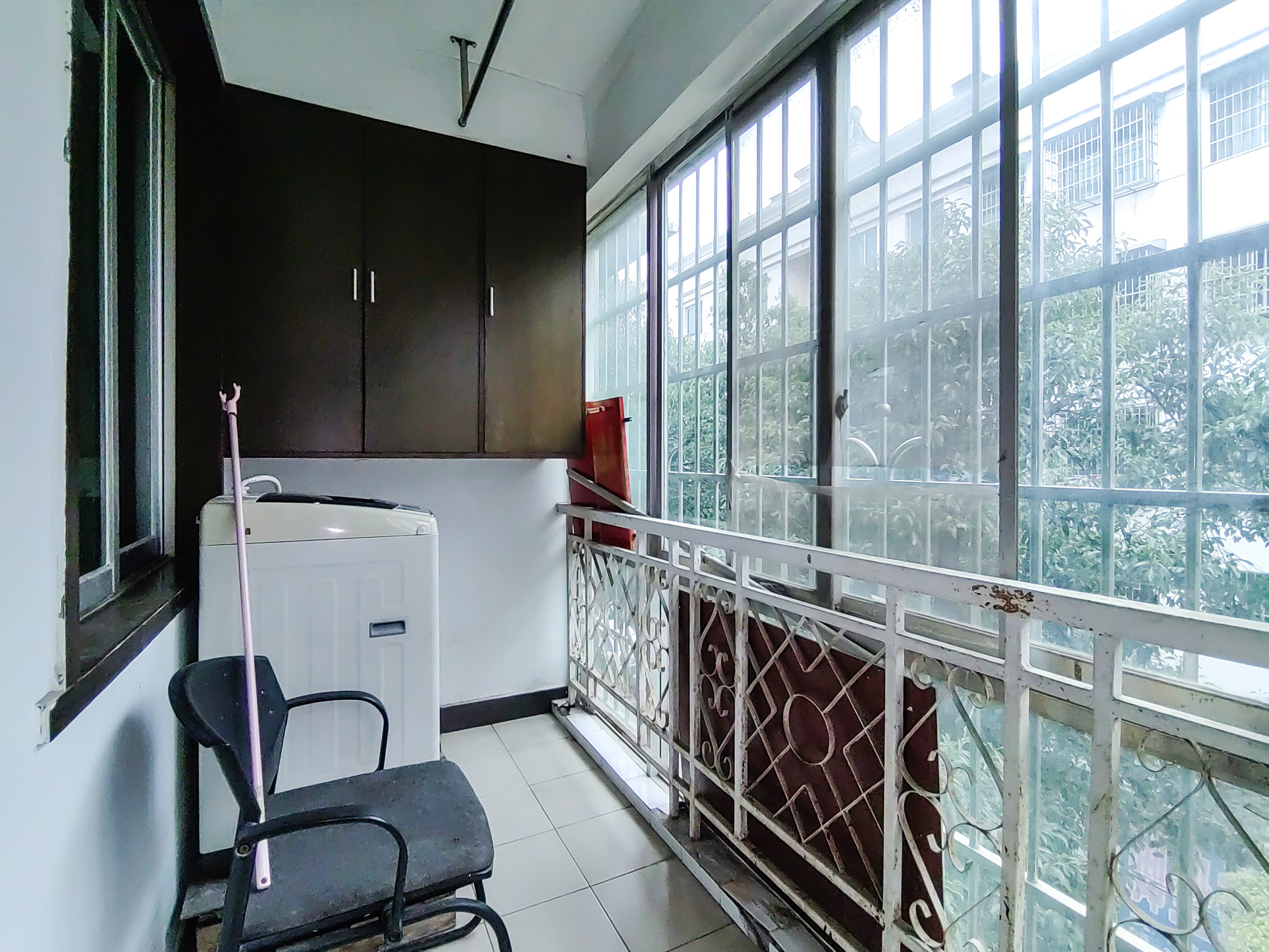 中南汽车世界  2室2厅1卫    28.0万 中南汽车世界  2室2厅1卫    28.0万阳台