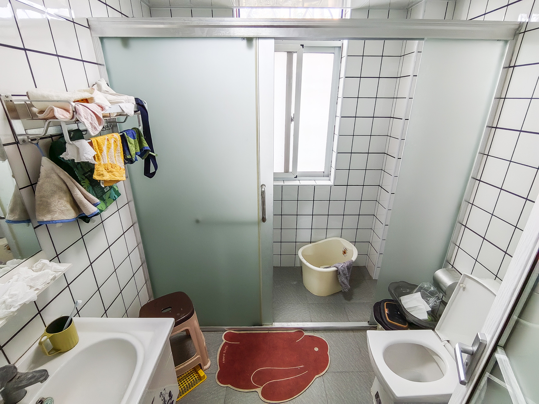欣安小区  3室2厅1卫   67.80万卫生间