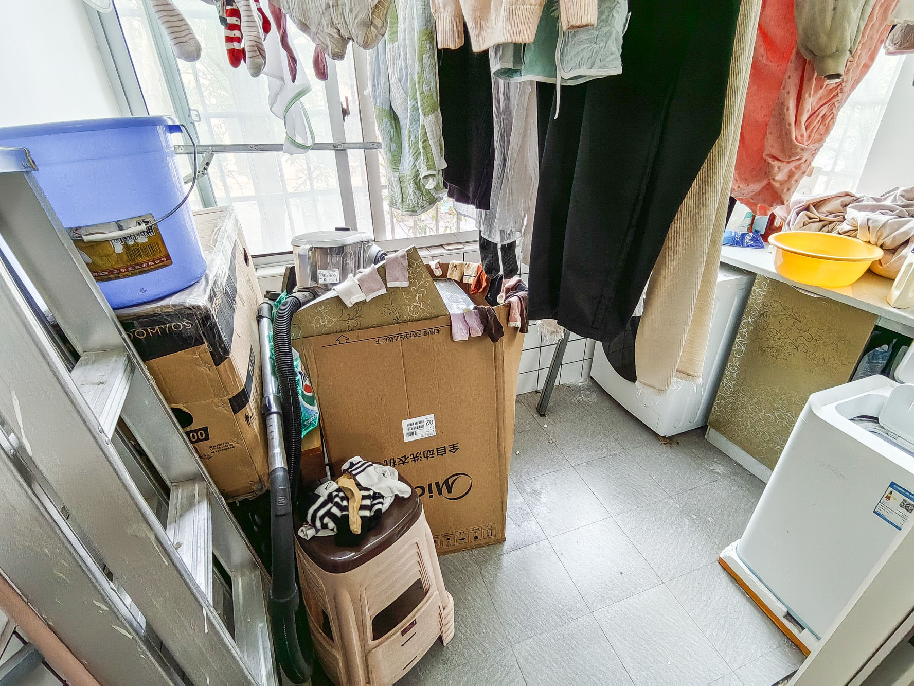 欣安小区  3室2厅1卫   67.80万阳台