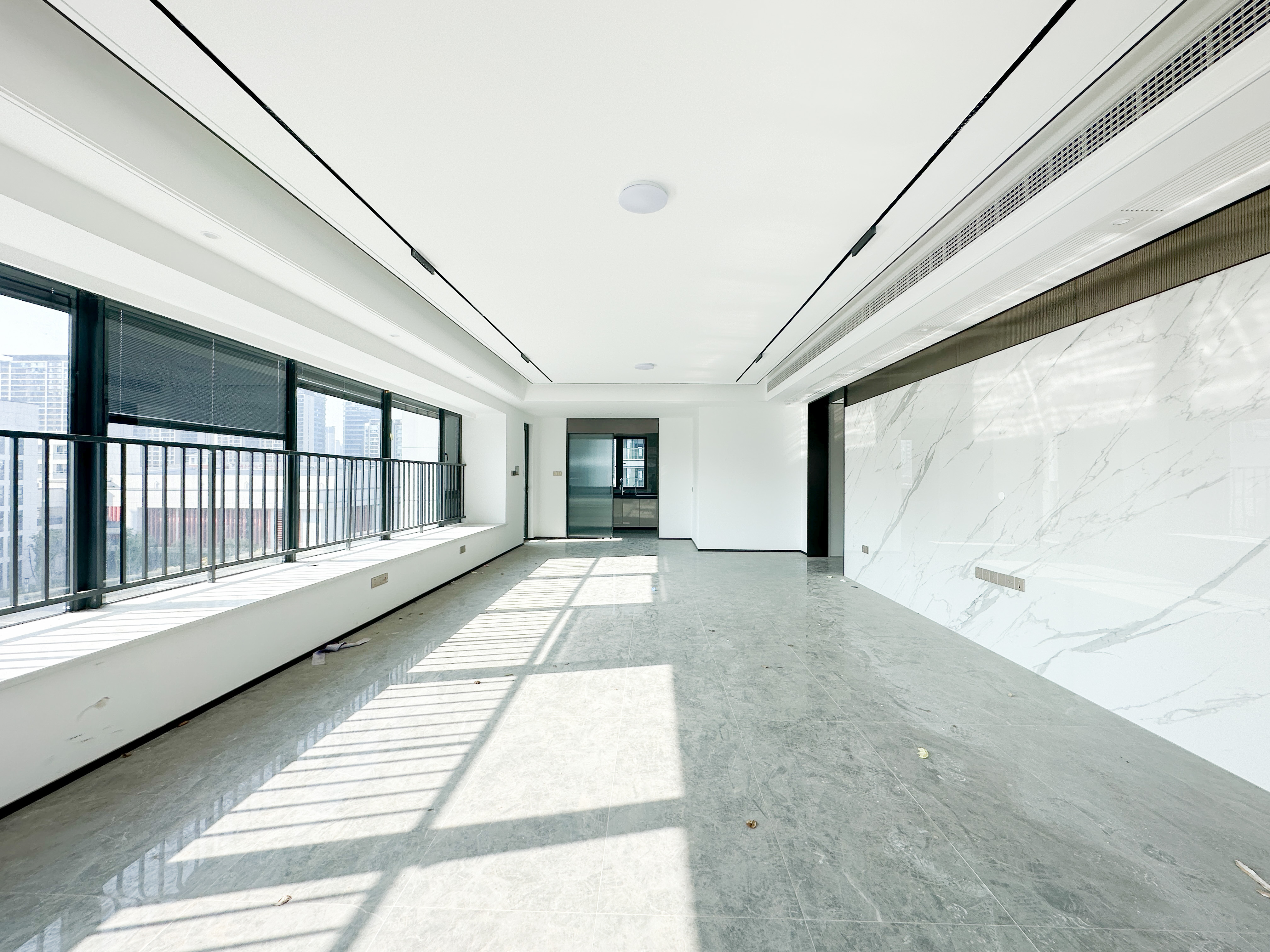 嘉臣道 4室2厅2卫 410.0万 嘉臣道 4室2厅2卫 410.0万客厅