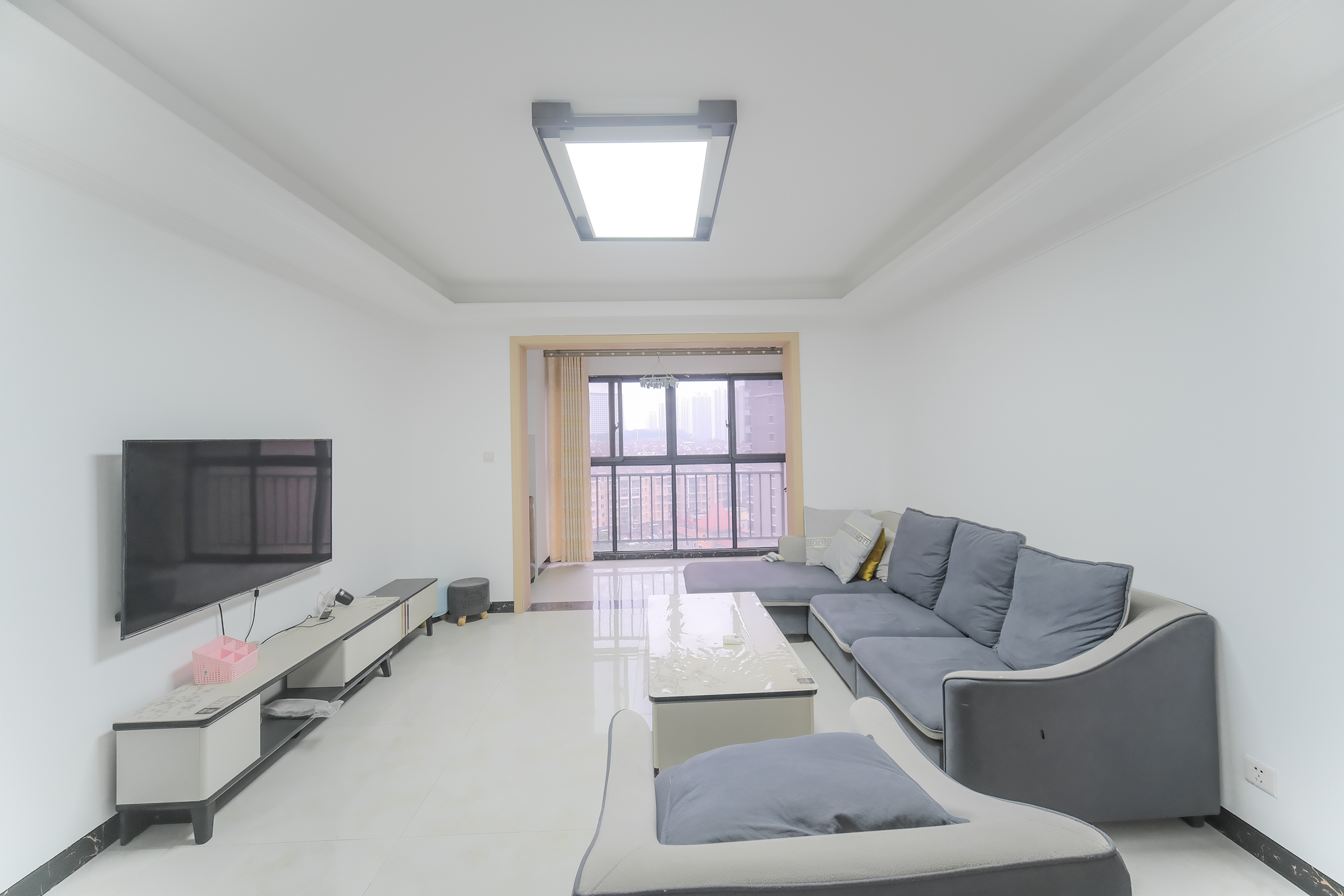 三一街区 3室2厅1卫 79.8万 三一街区 3室2厅1卫 79.8万客厅