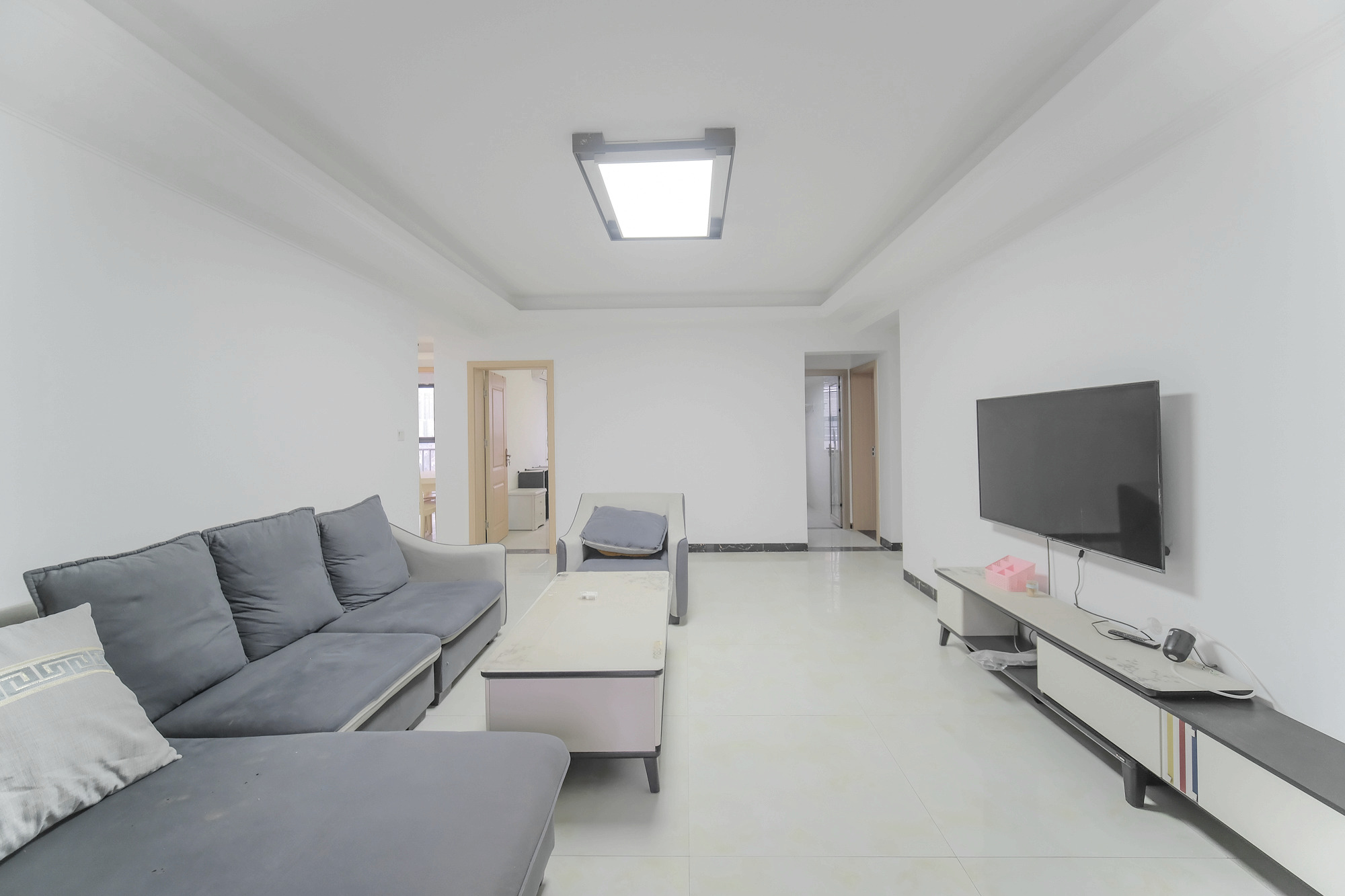 三一街区 3室2厅1卫 79.8万 三一街区 3室2厅1卫 79.8万客厅