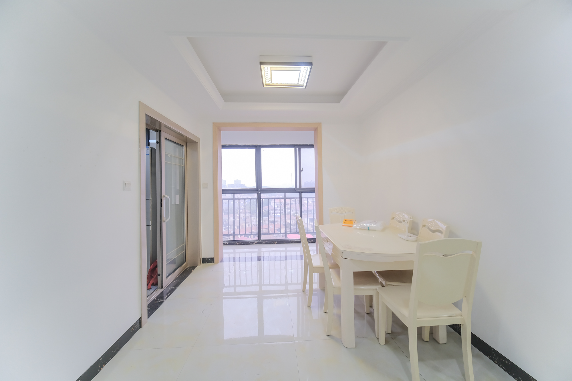 三一街区 3室2厅1卫 79.8万 三一街区 3室2厅1卫 79.8万客厅