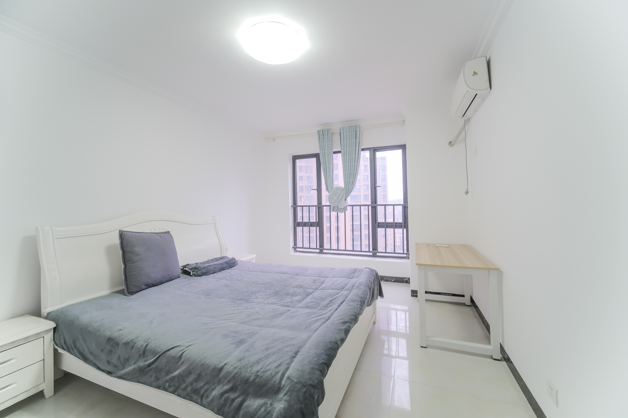 三一街区 3室2厅1卫 79.8万 三一街区 3室2厅1卫 79.8万卧室