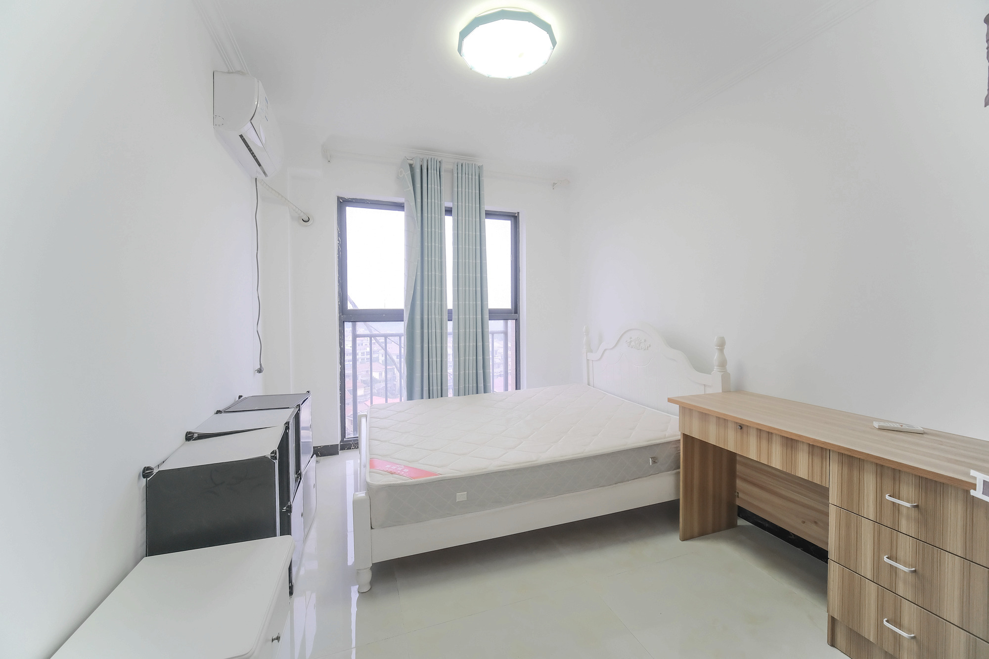 三一街区 3室2厅1卫 79.8万 三一街区 3室2厅1卫 79.8万卧室