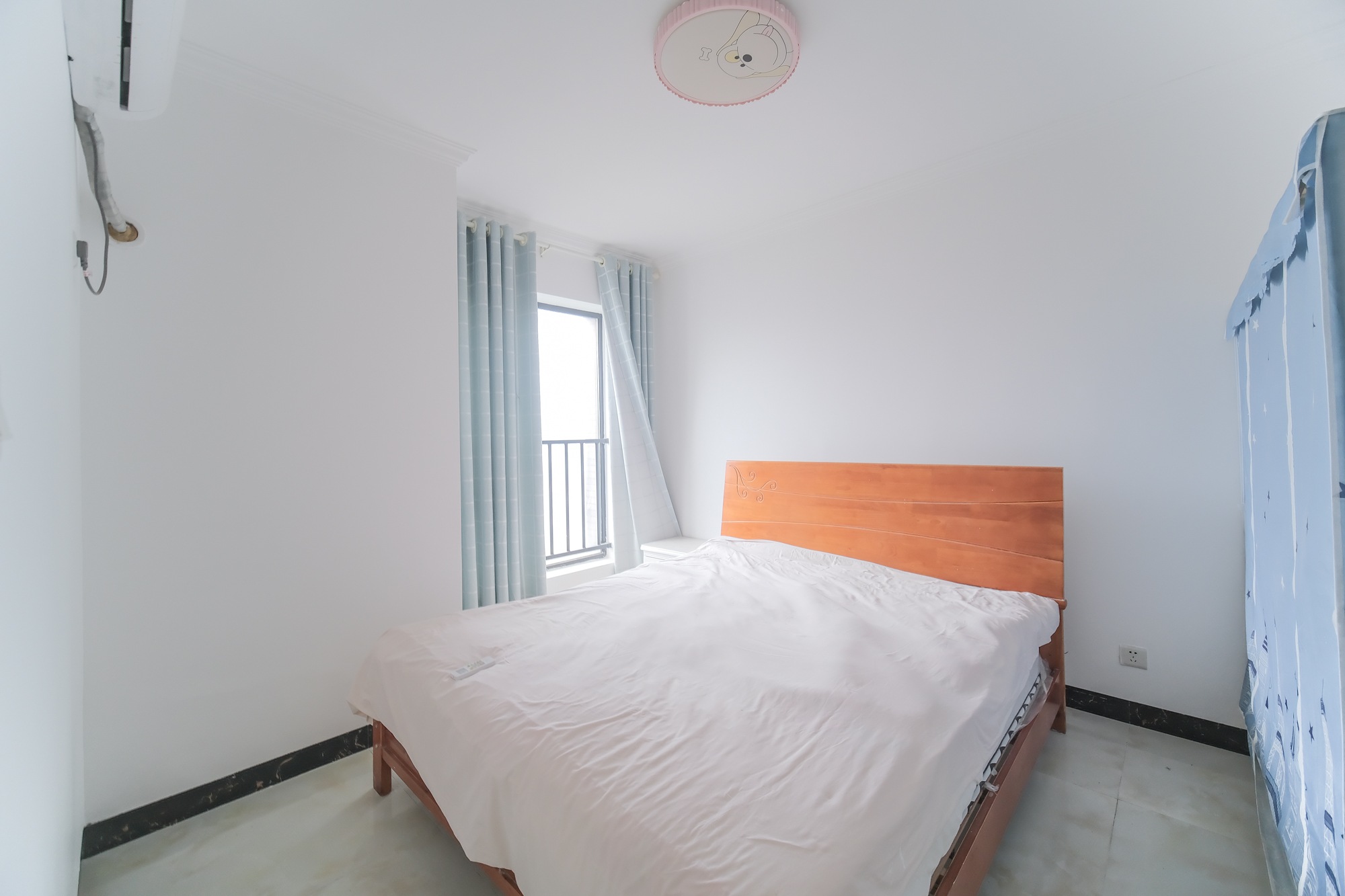 三一街区 3室2厅1卫 79.8万 三一街区 3室2厅1卫 79.8万卧室