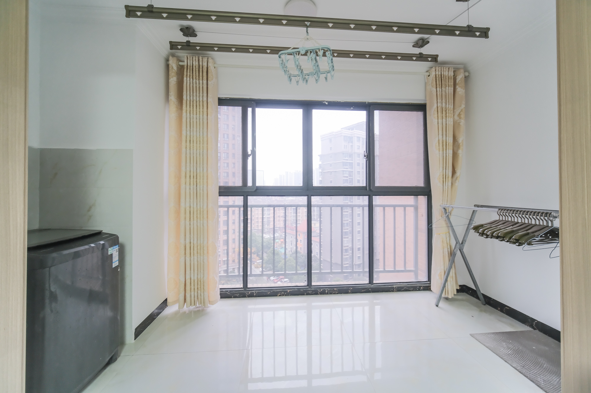 三一街区 3室2厅1卫 79.8万 三一街区 3室2厅1卫 79.8万阳台