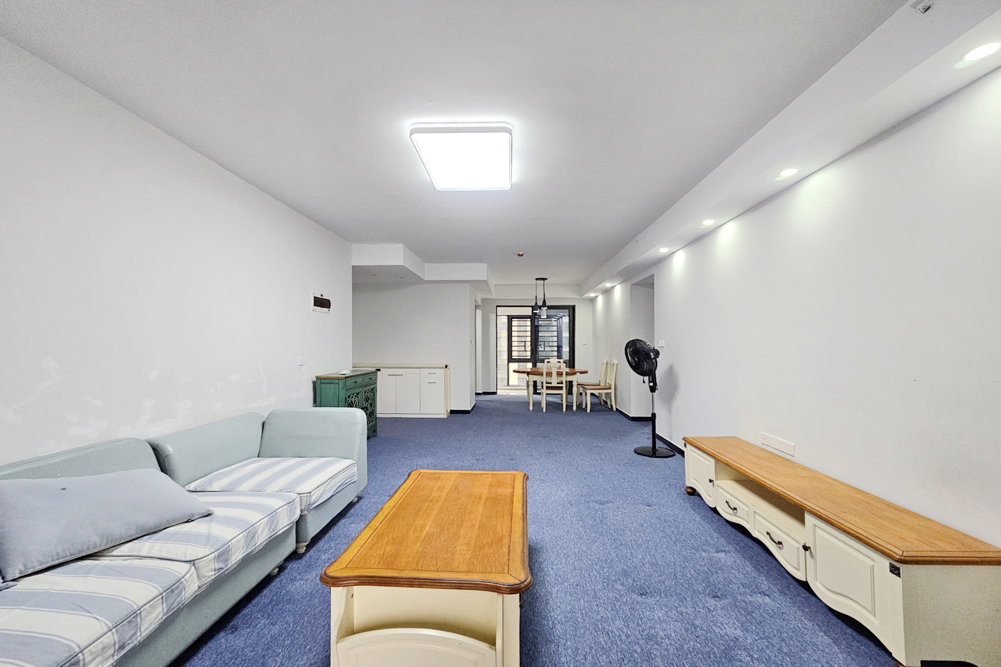 阳光城尚东湾愉景苑 4室2厅2卫 165.0万 阳光城尚东湾愉景苑 4室2厅2卫 165.0万客厅