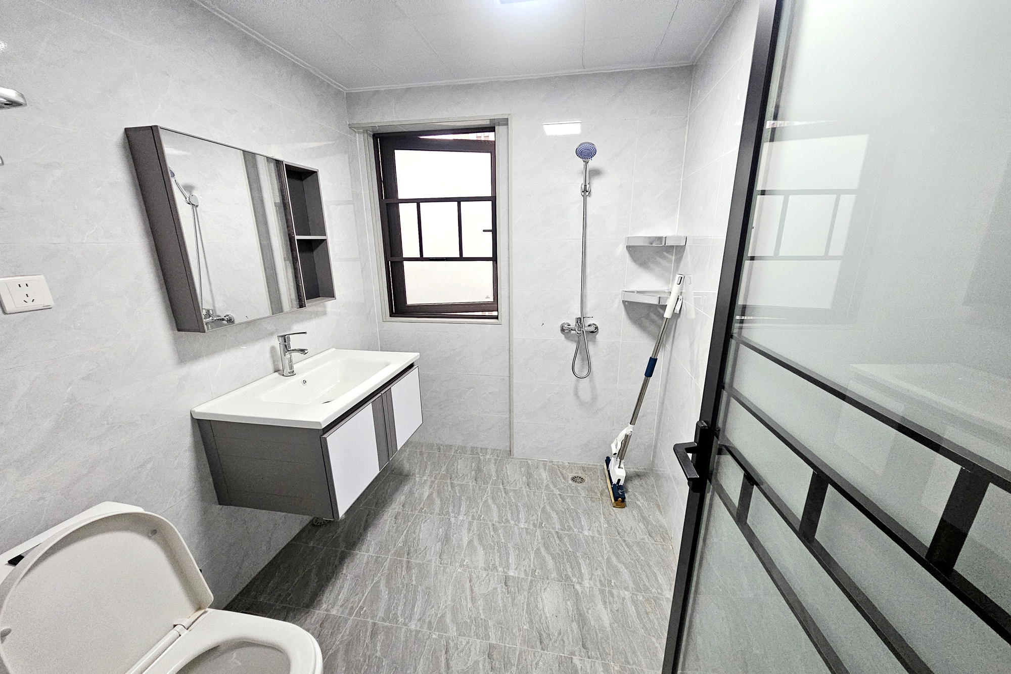 阳光城尚东湾愉景苑 4室2厅2卫 165.0万 阳光城尚东湾愉景苑 4室2厅2卫 165.0万卫生间